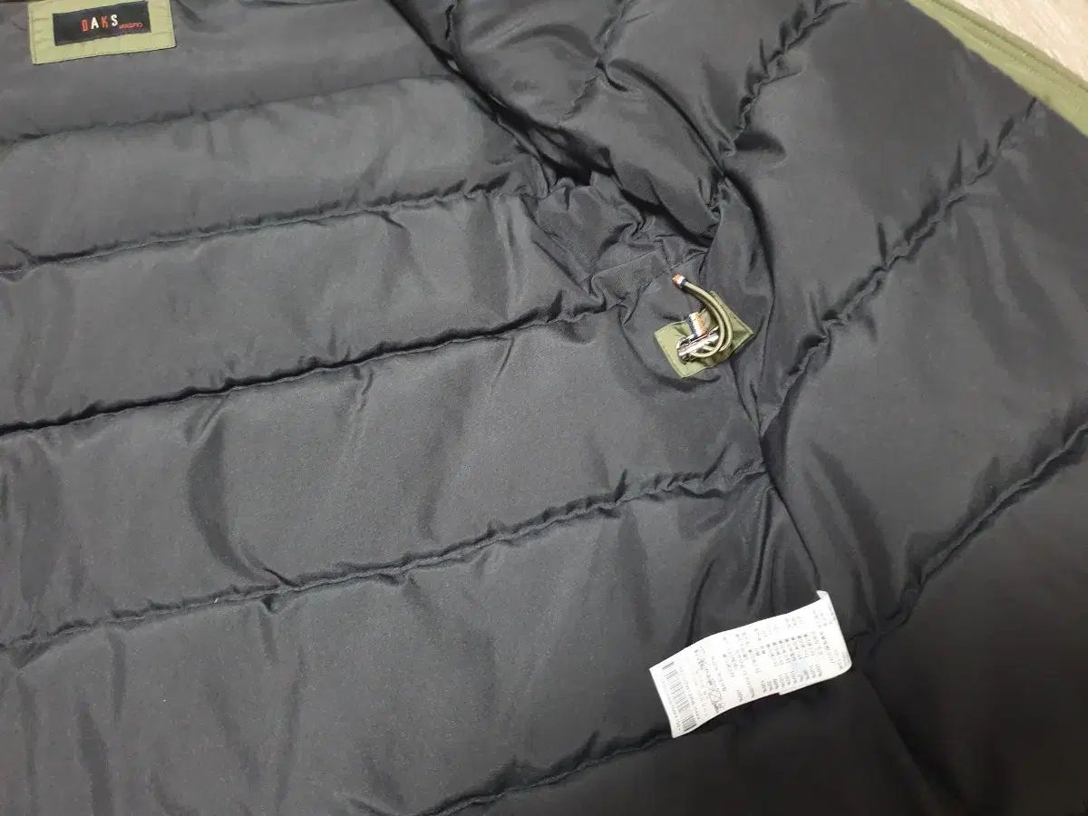 価格を下げて DAKS