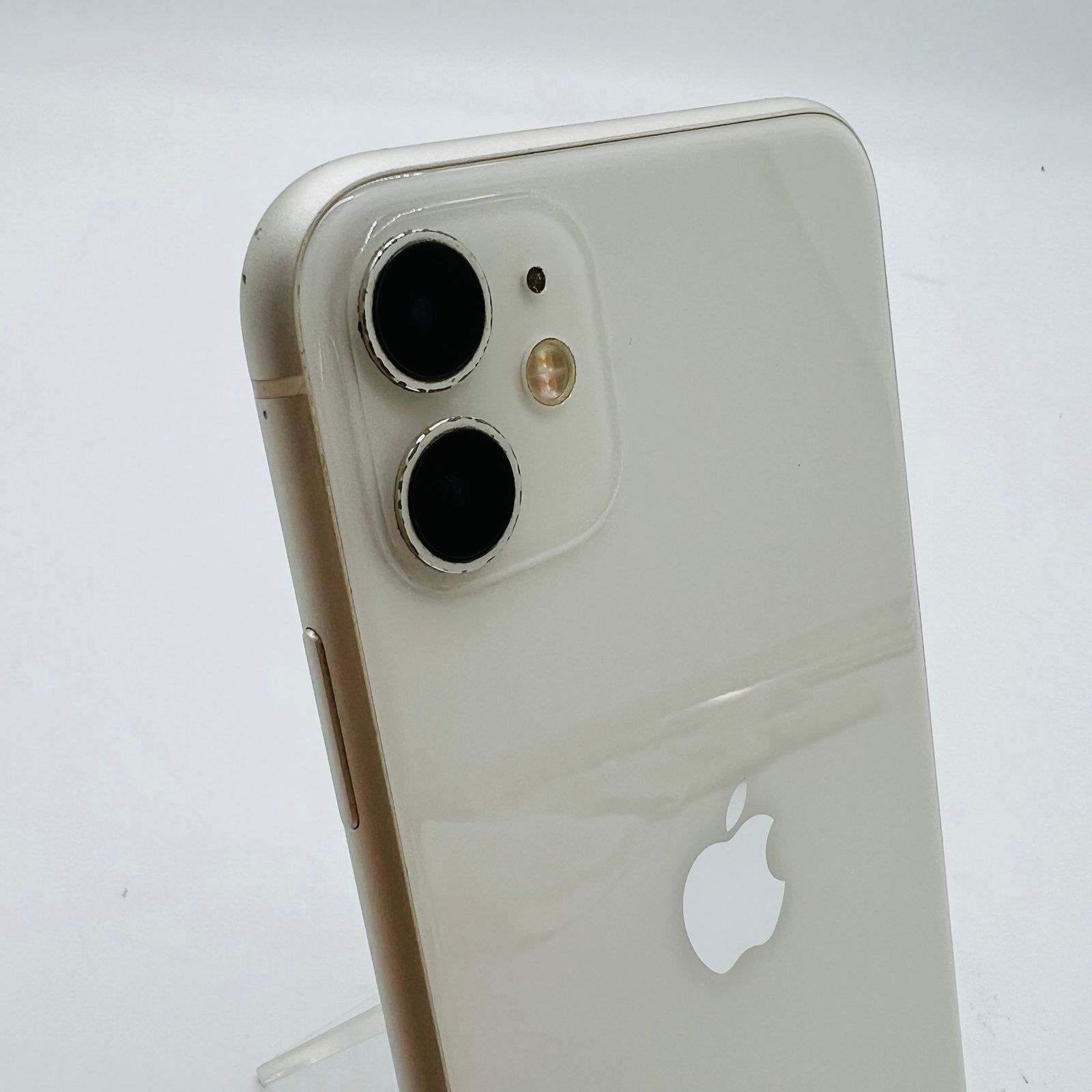 docomo iPhone11 64GB ホワイト MWLU2J/A SIMロック解除済み 利用制限