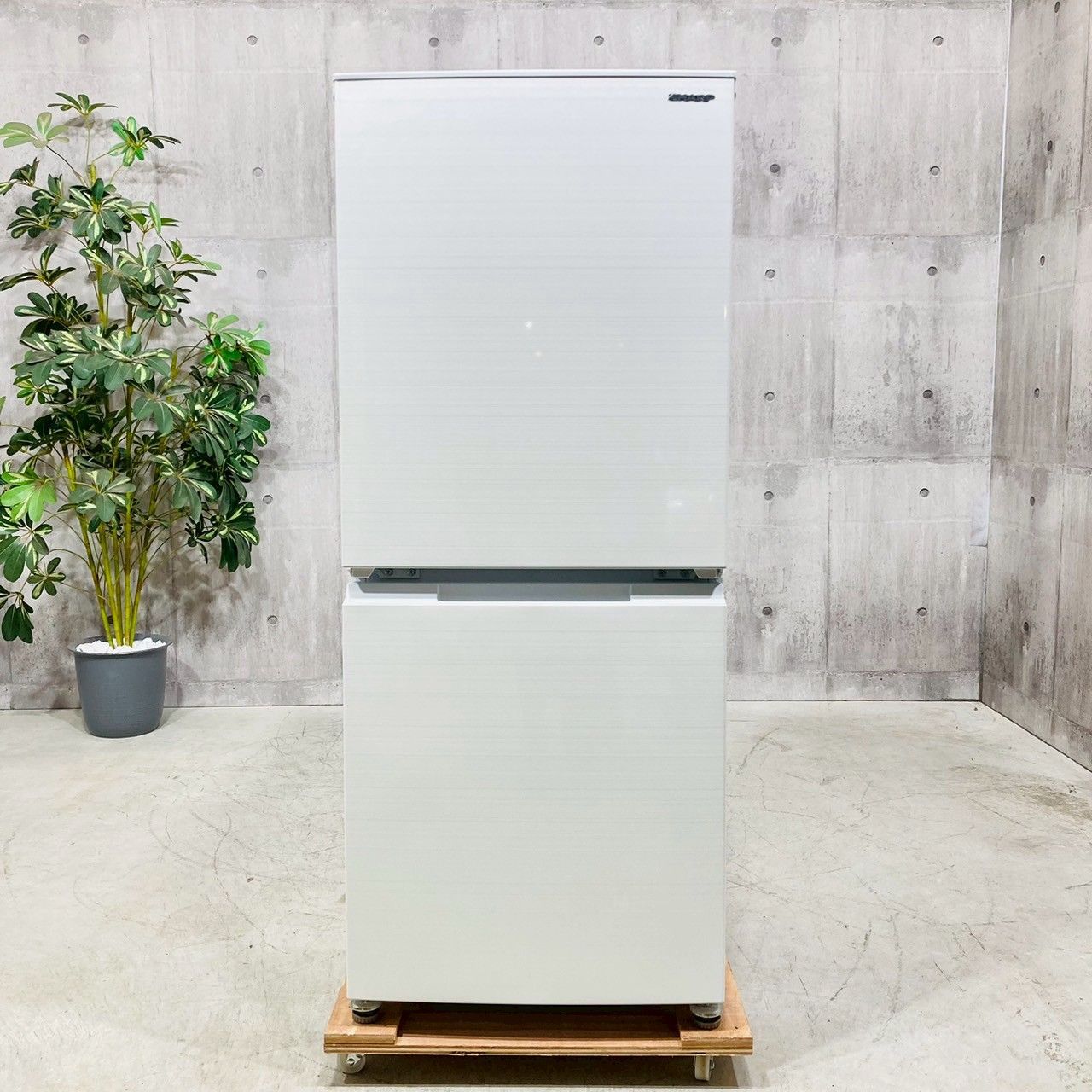 ♦️SHARP a4327 2ドア冷蔵庫 152L 2022年製 08♦️ - メルカリ