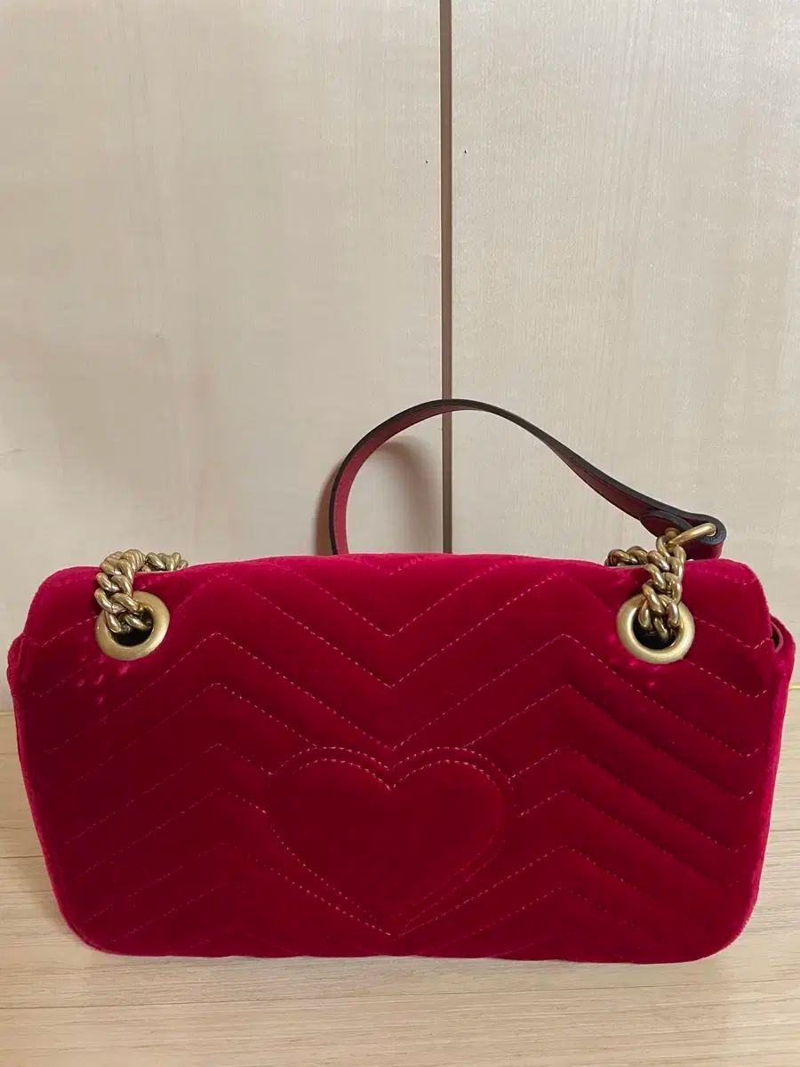 グッチ マーモント ベルベット チェーンバッグ レッド