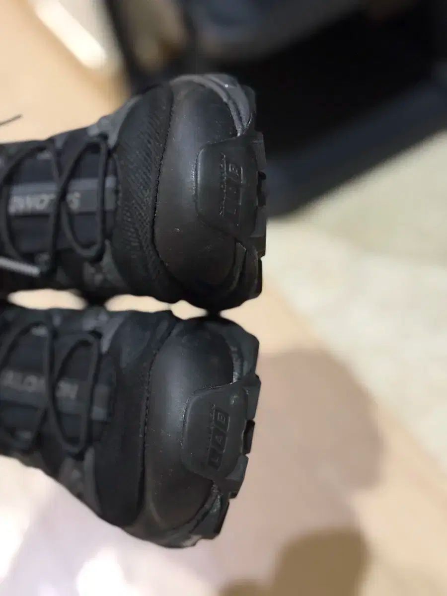 SALOMON サロモン