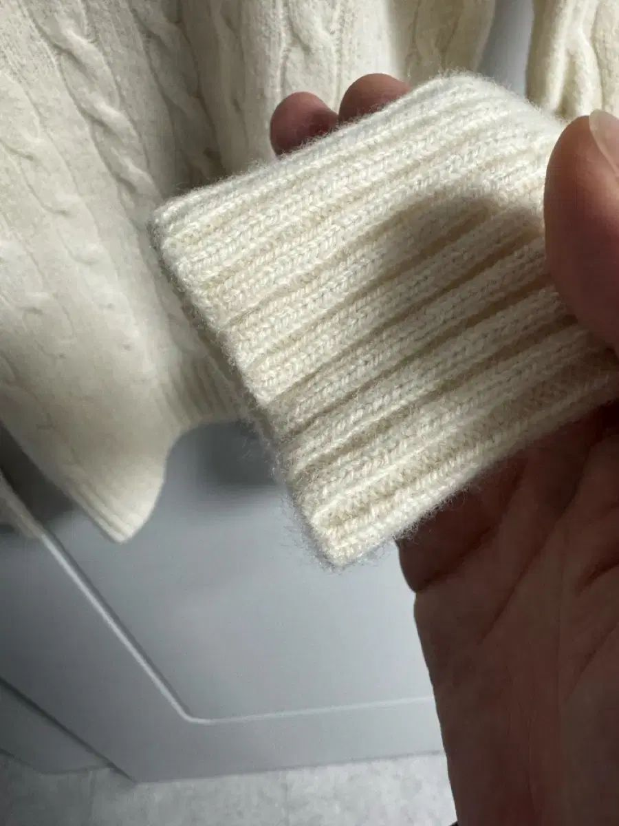 ケーブル ウールクルーネック