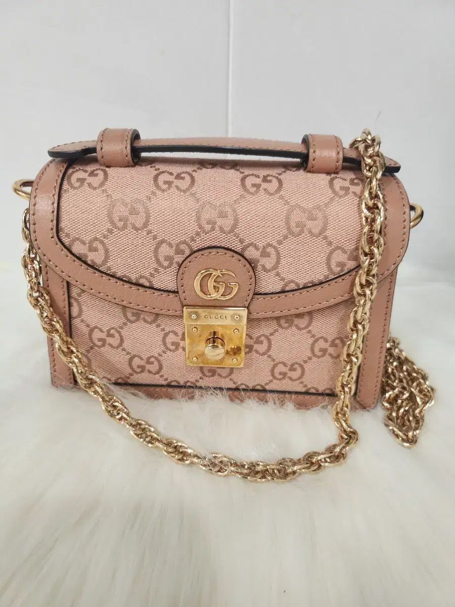 グッチ パドロック