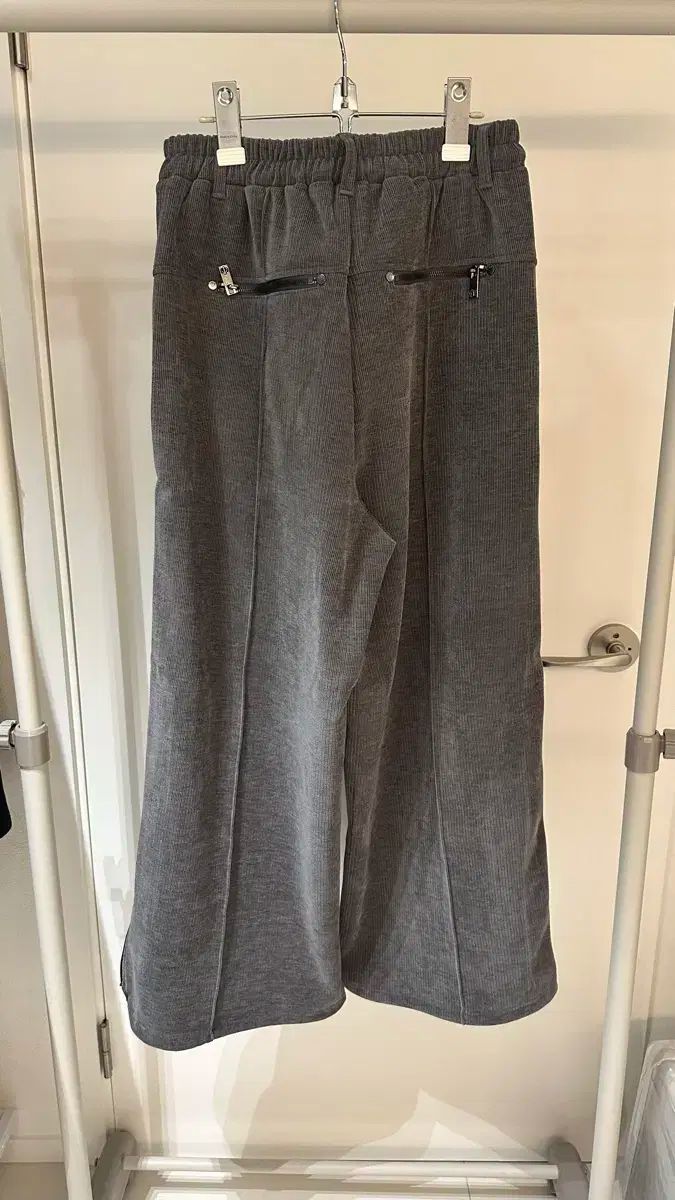  トリミングバード ベルベット スリット ジッパー パンツ チャコール ジョガーパンツ スウェットパンツ パンツ