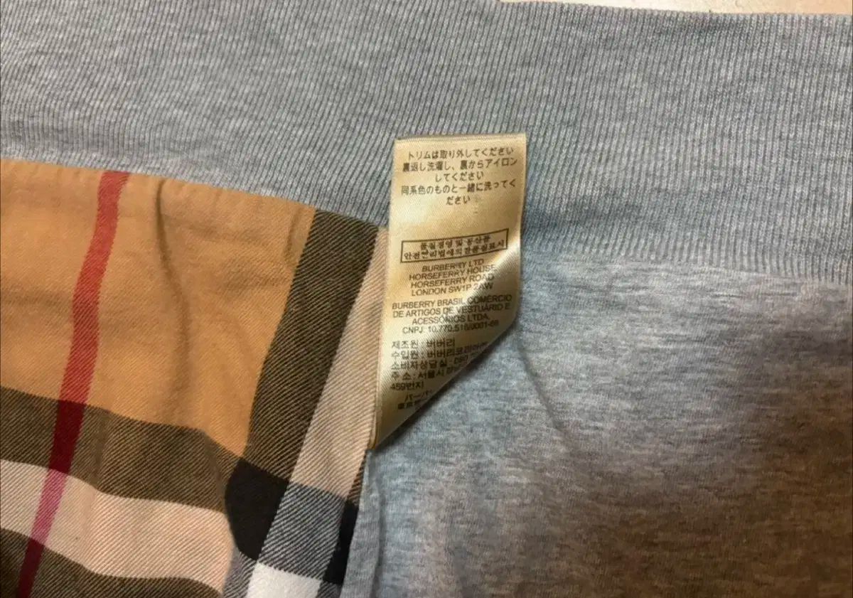バーバリー グレー フードジップアップ チェック裏地