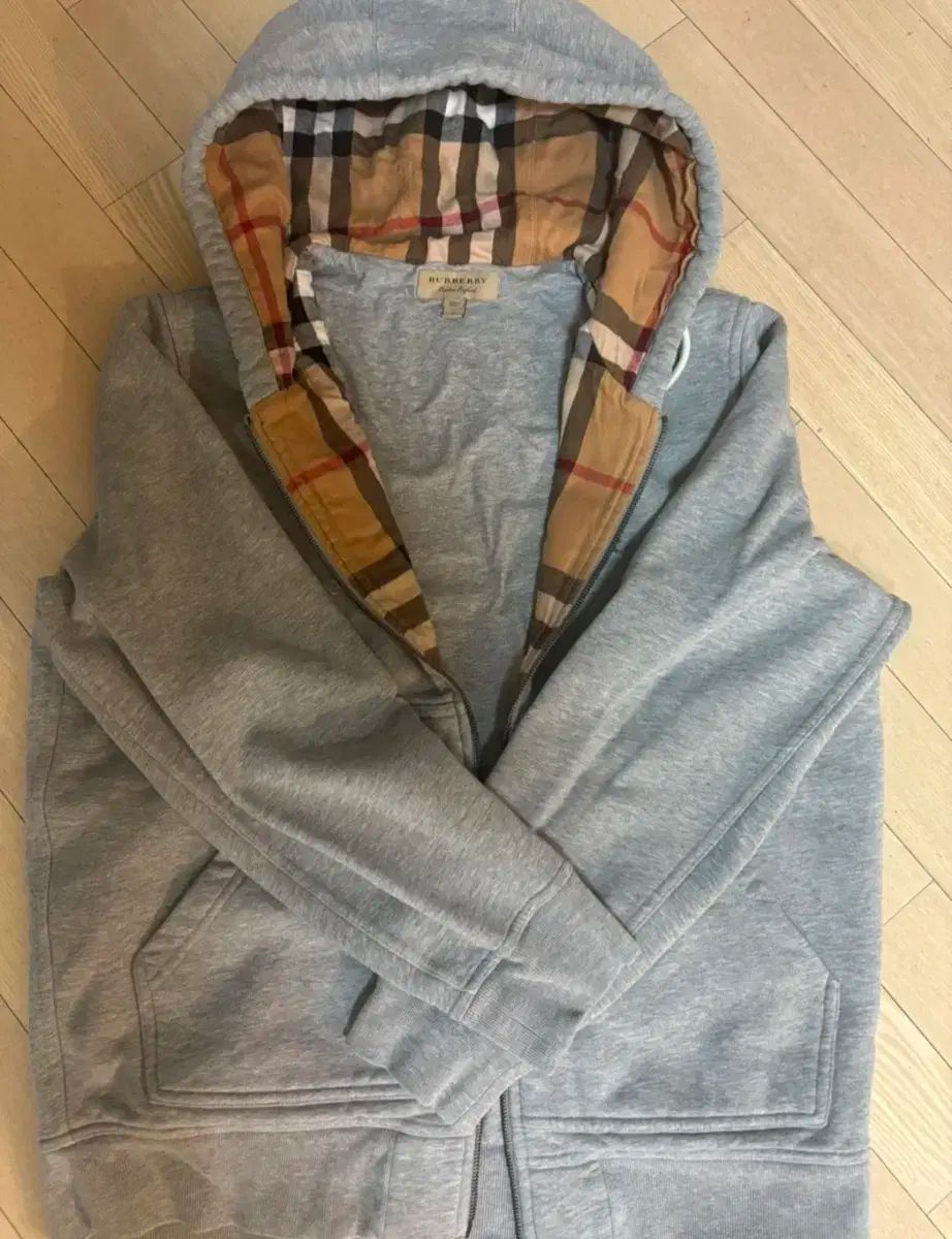 バーバリー グレー フードジップアップ チェック裏地