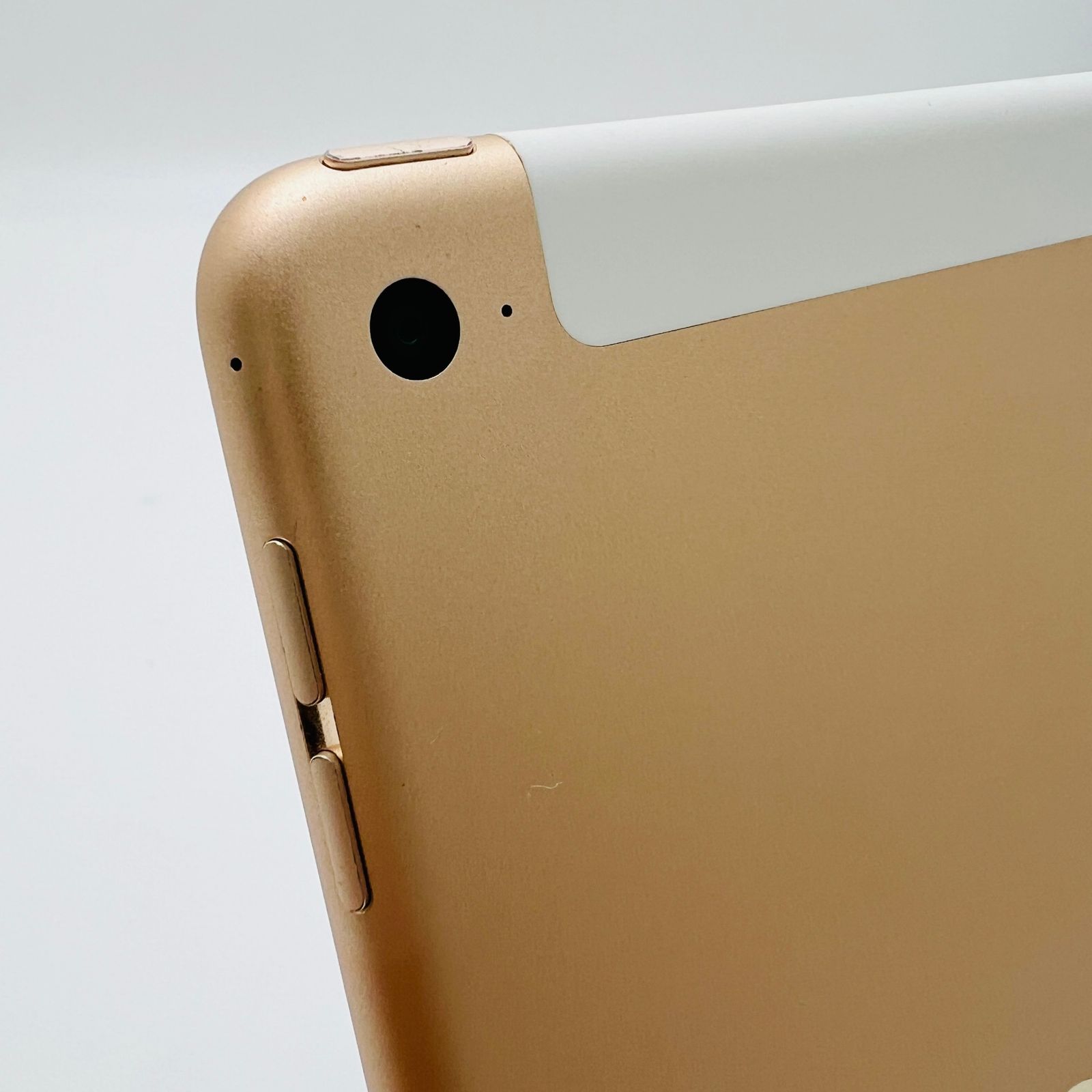 Apple iPad mini 4 Wi-Fi+Cellular 32GB docomo [ゴールド 