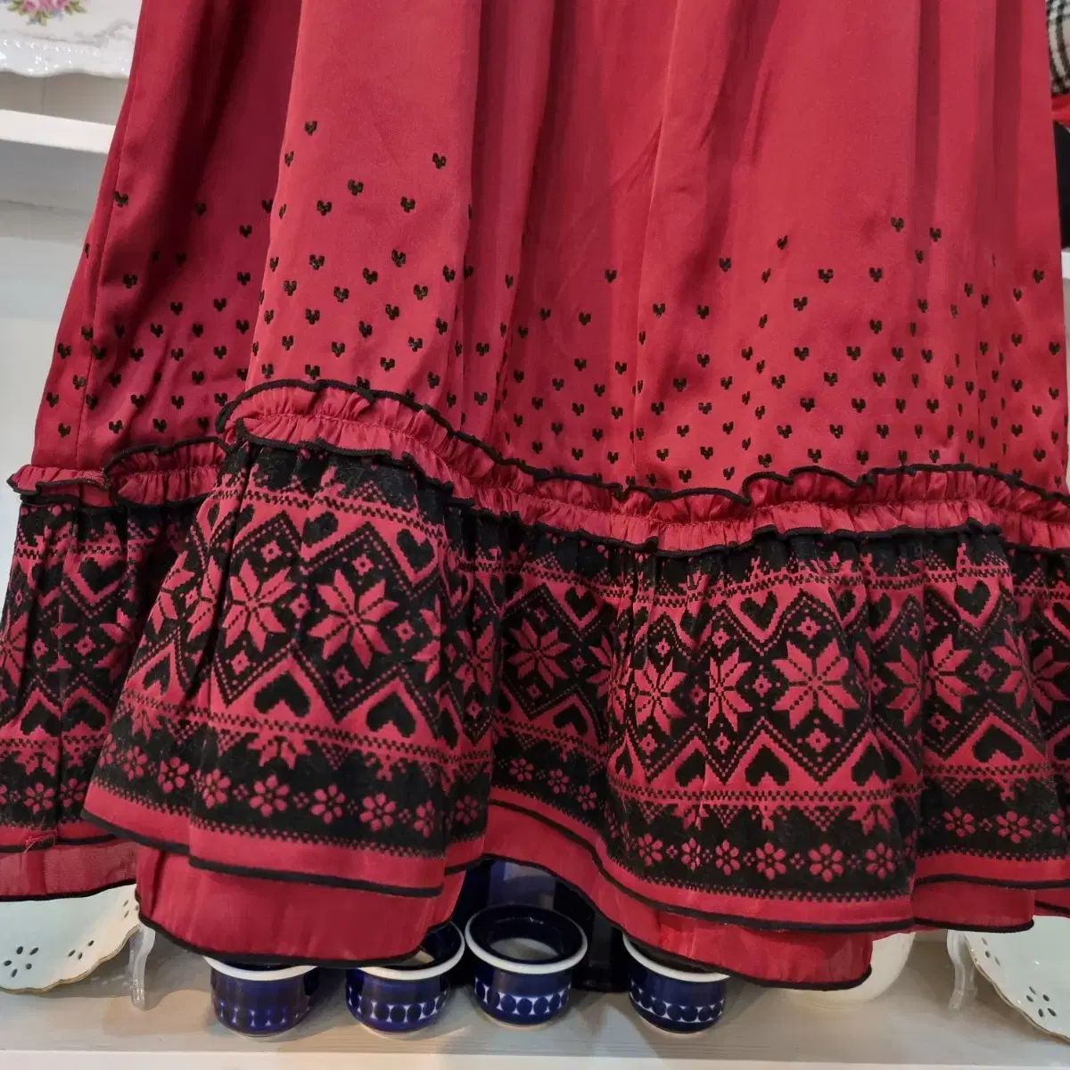 トラーララ レッド フロッキング ONE PIECE