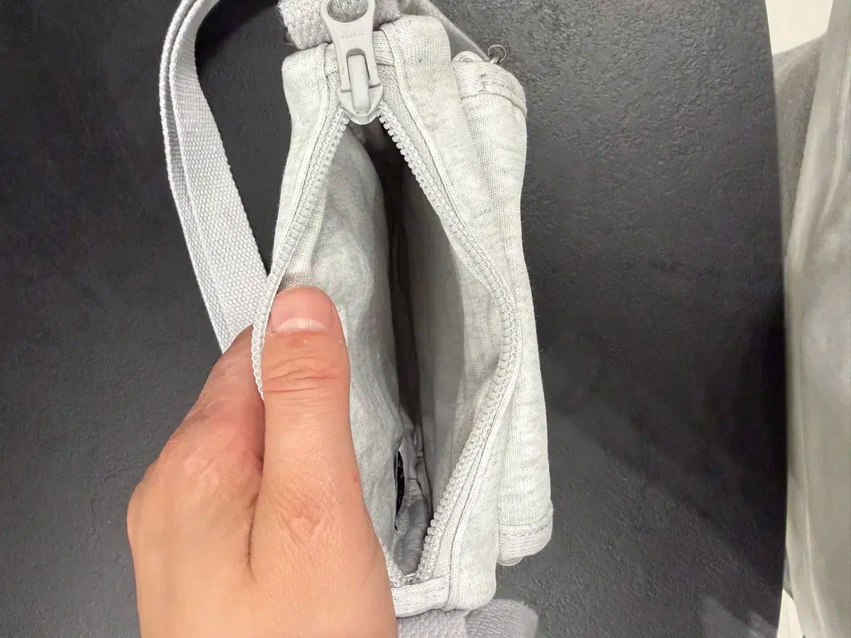 THECOLDESTMOMENT TCM スターフィッシュ ミニクロスバッグ グレー