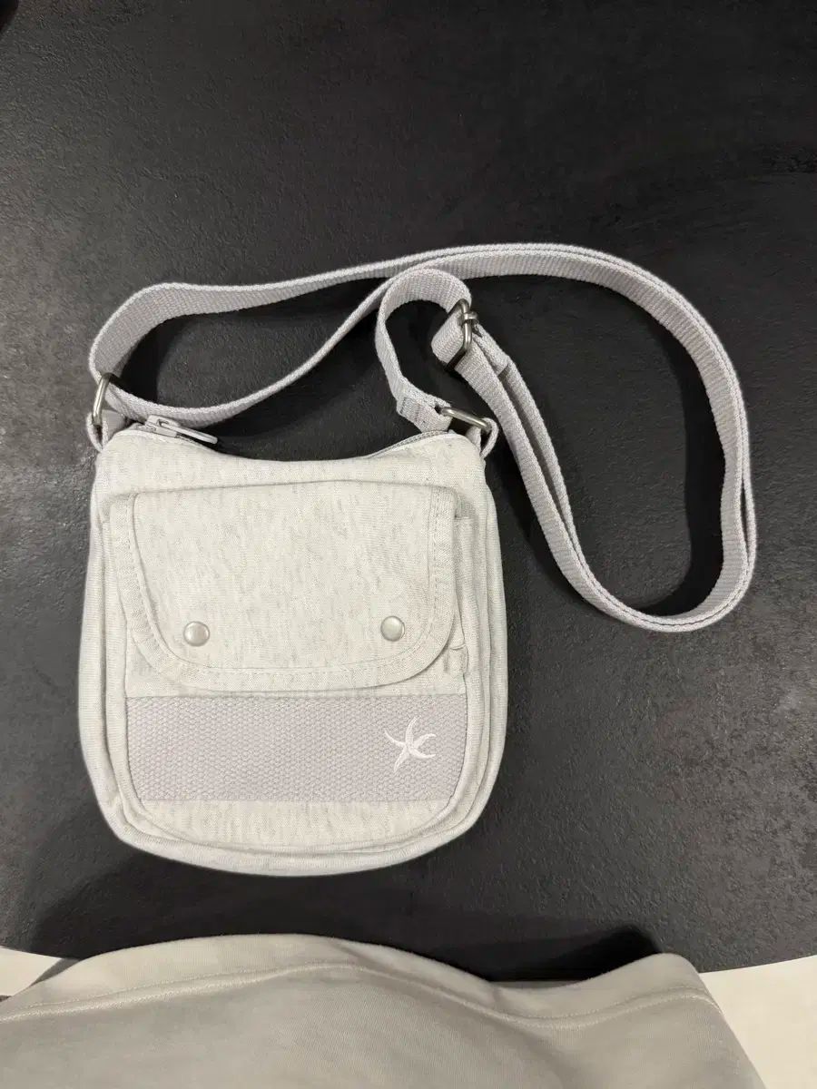 THECOLDESTMOMENT TCM スターフィッシュ ミニクロスバッグ グレー