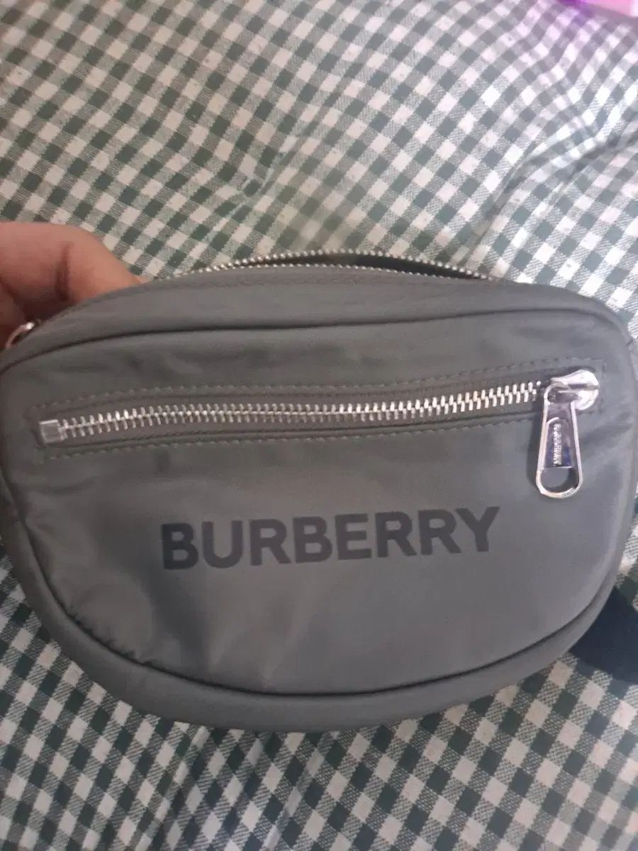 バーバリー キャノン ロゴ ナイロン ベルトバッグ