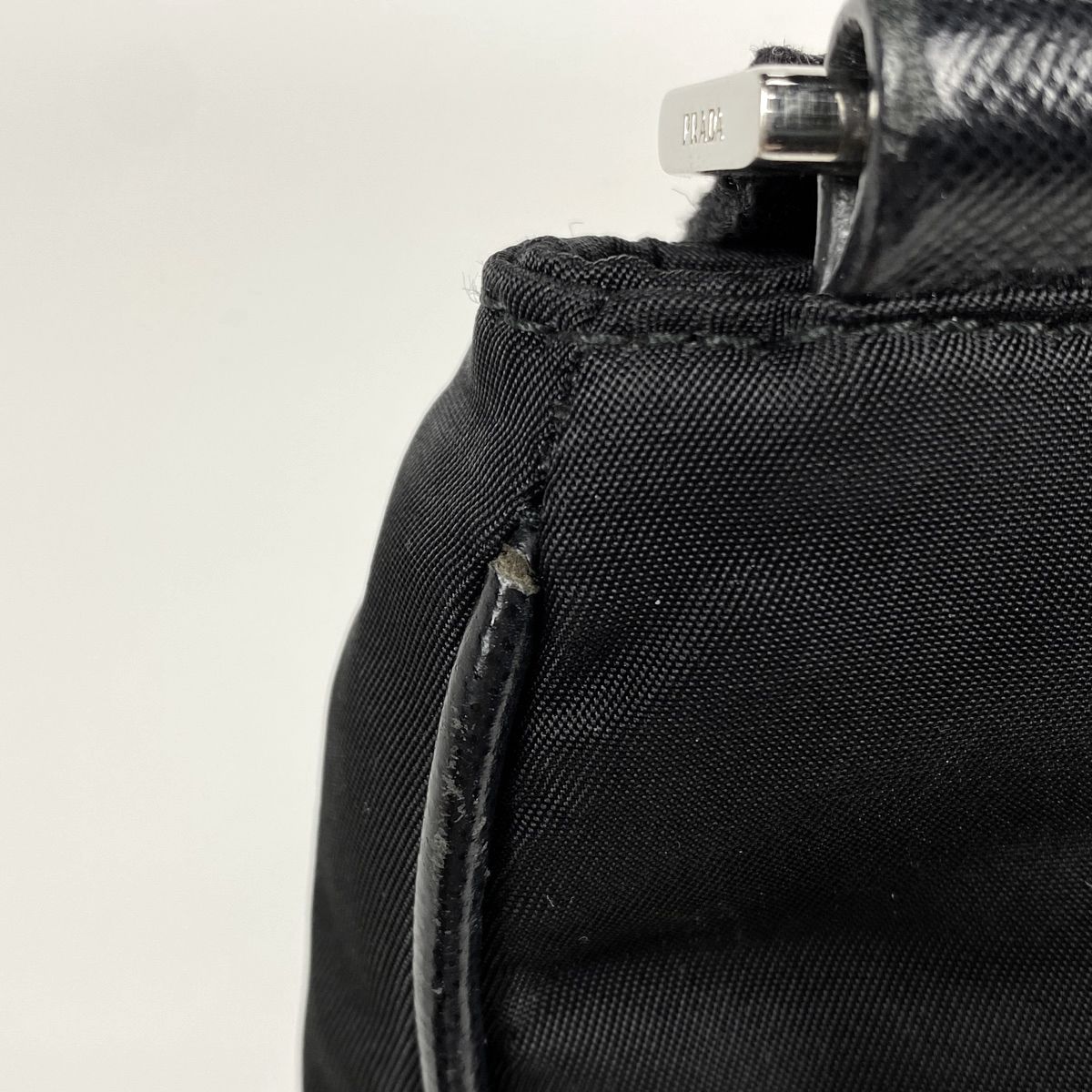 プラダ PRADA ロゴプレート ショルダーバッグ 斜め掛け ショルダー