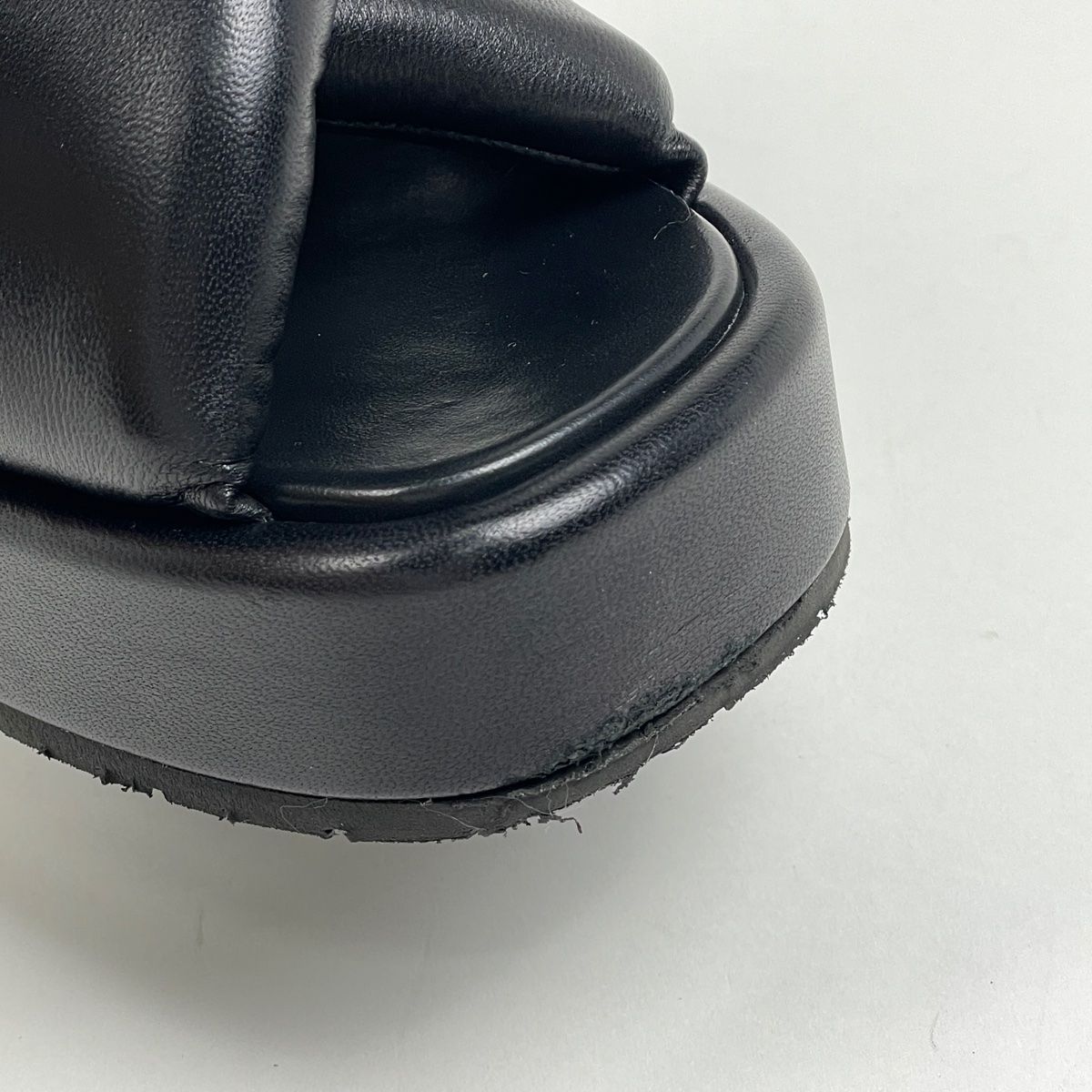 サンダル ロゴプレート