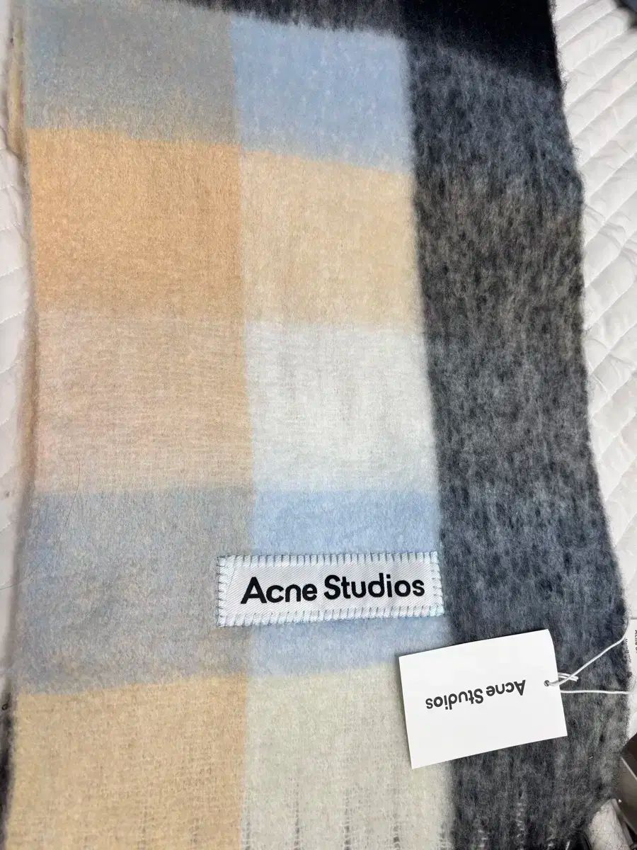 アクネ マフラー 先着順 3COLOR