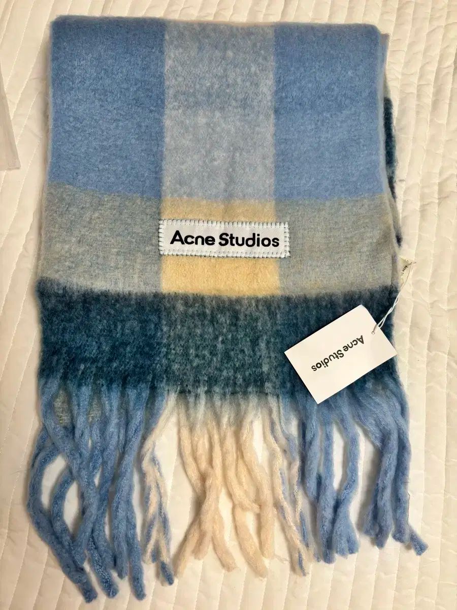 アクネ マフラー 先着順 3 COLOR