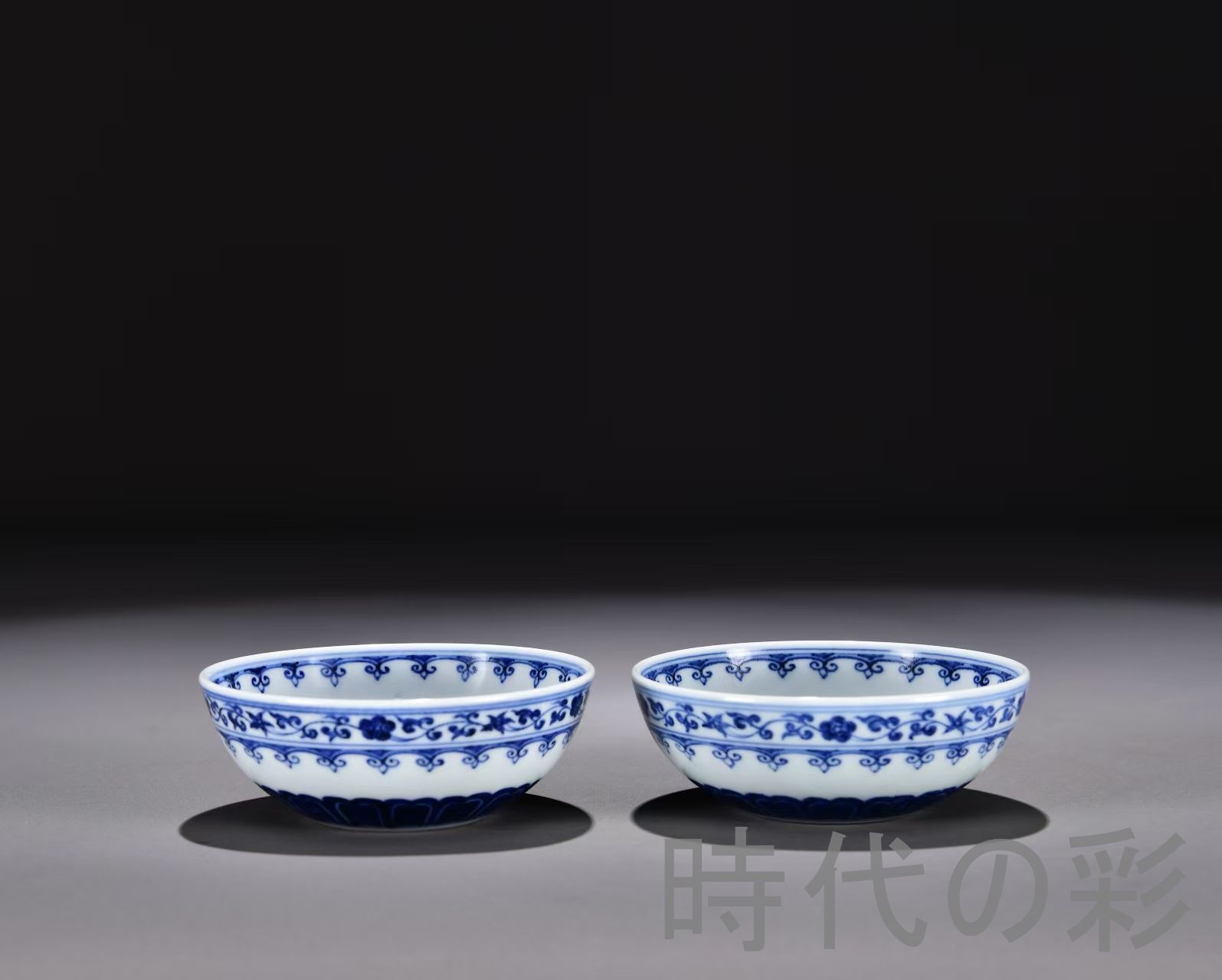 【本物保証❗️】中国古美術　中国古陶磁　古玩　明朝明代　青華　花図　注口付　大壺 青花花卉唐草文扁壺 | 景徳鎮窯 | 収蔵品詳細 | 作品を知る | 東京富士