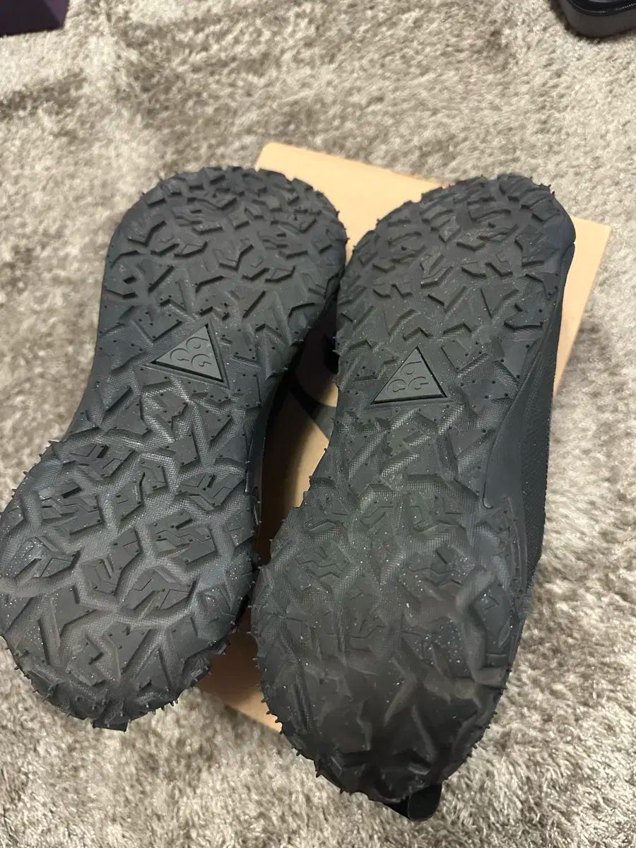 ナイキ ACG マウンテン フライ2 ロー ゴアテックス ブラック アンド ダーク スモークグレー