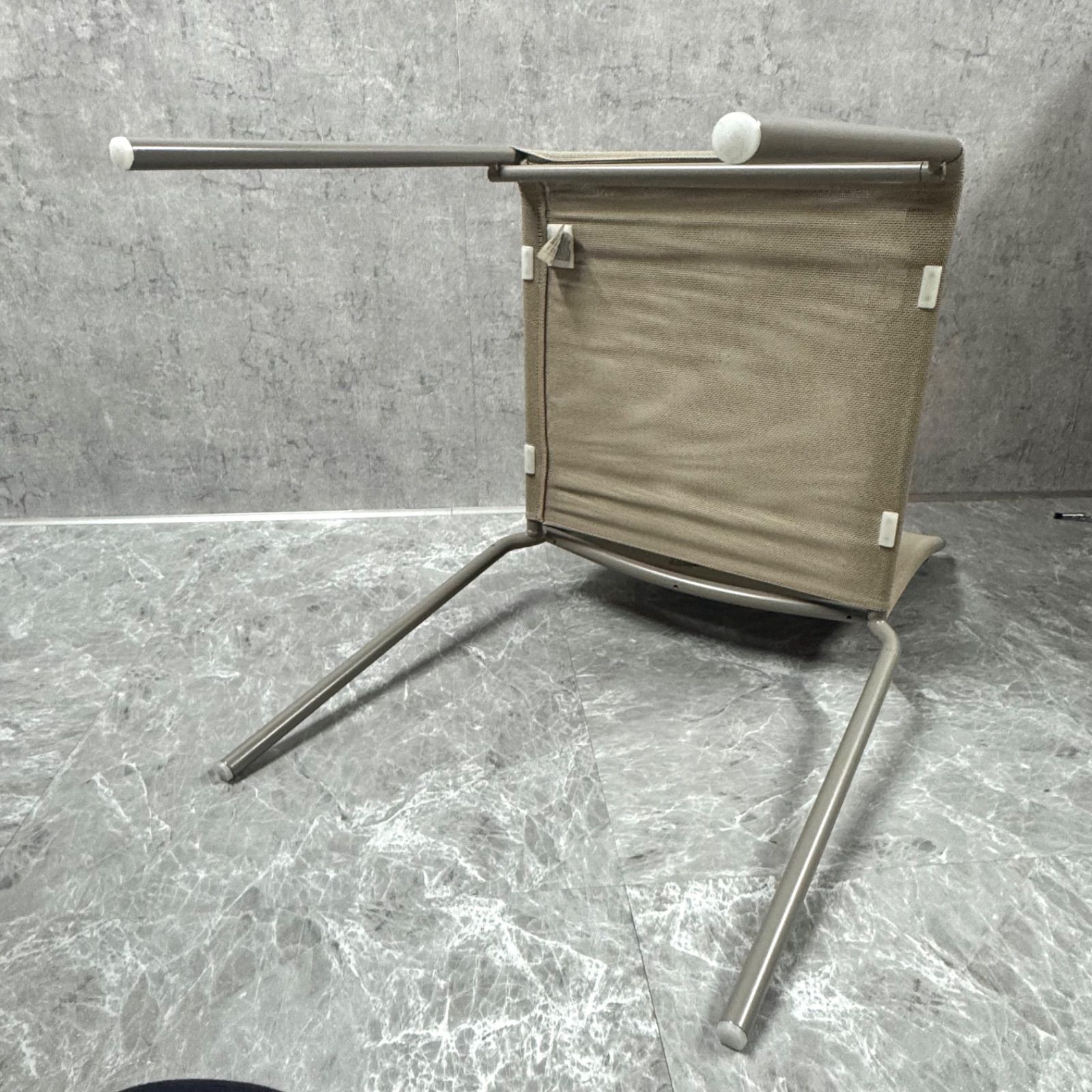 カリガリス ダイニングチェア