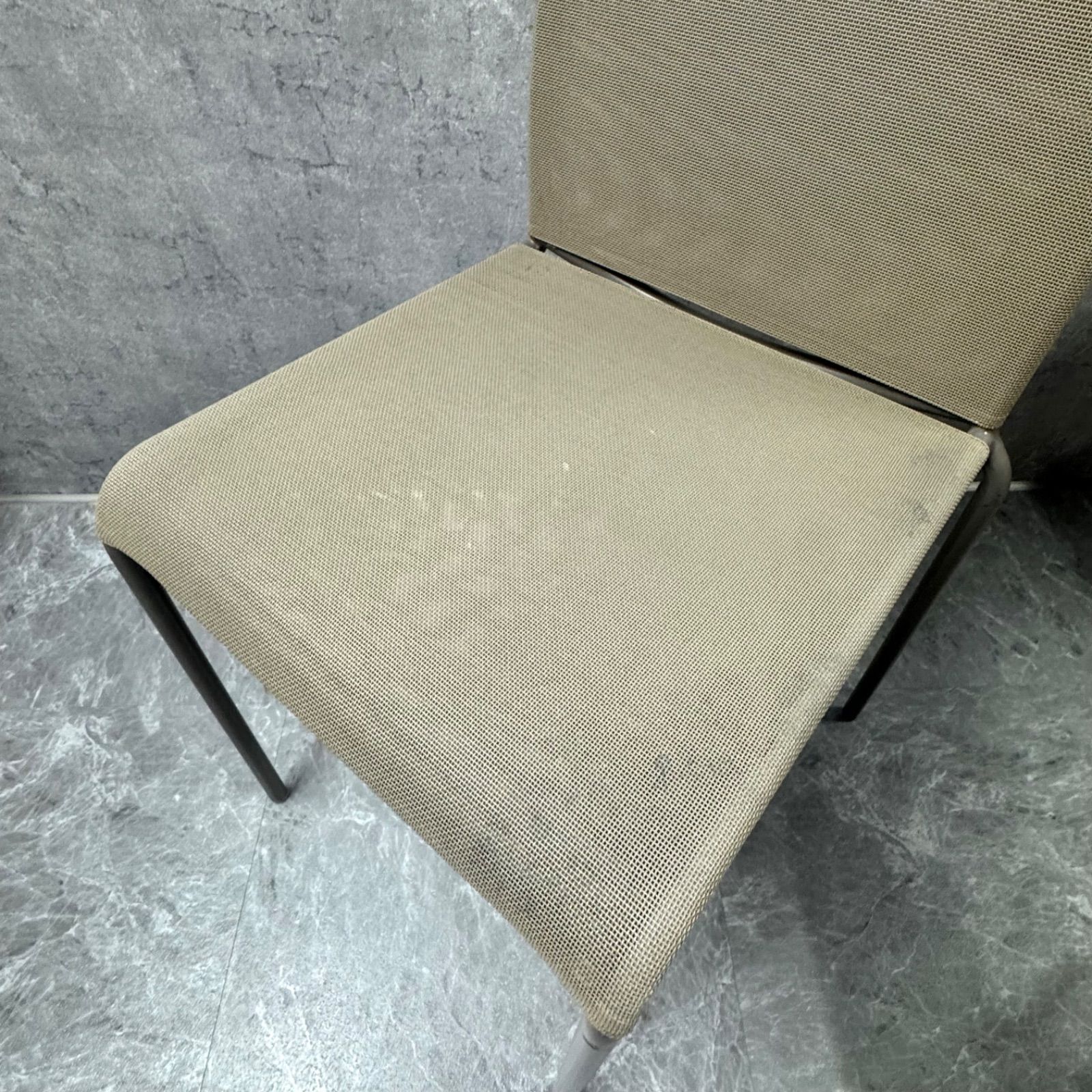 カリガリス ダイニングチェア