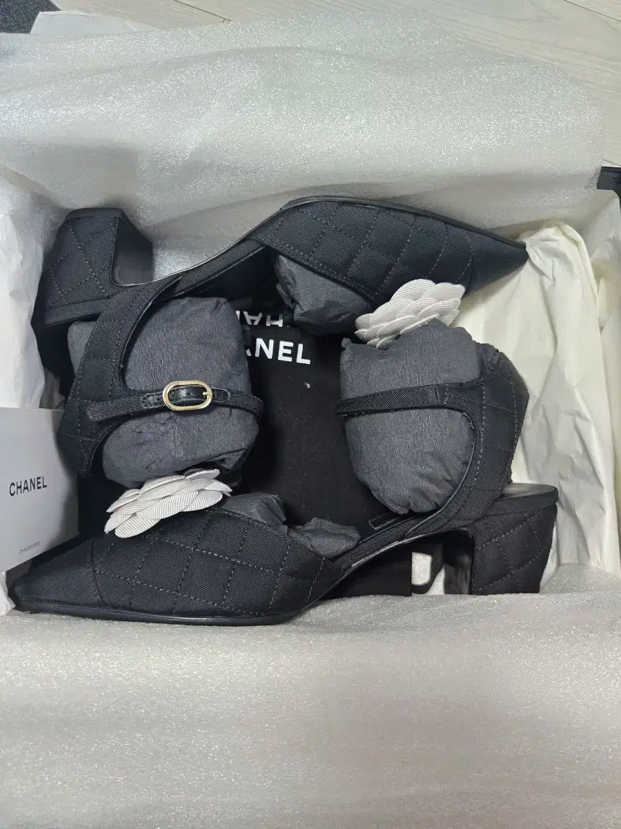 CHANEL ブラック キルティング ミュール サンダル ヒール ラブ シューズ