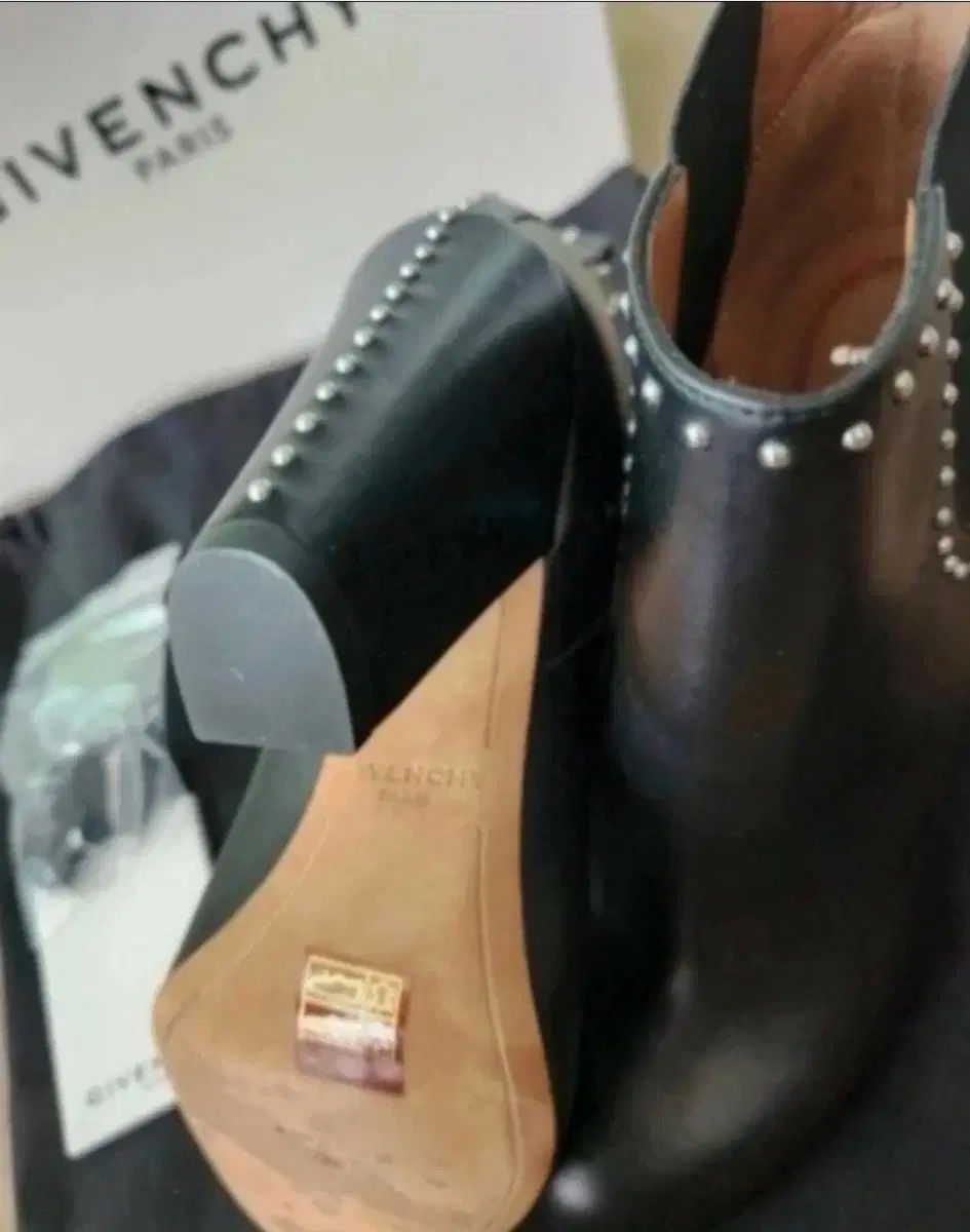 ジバンシィ スタッズ アンクルブーツ 38