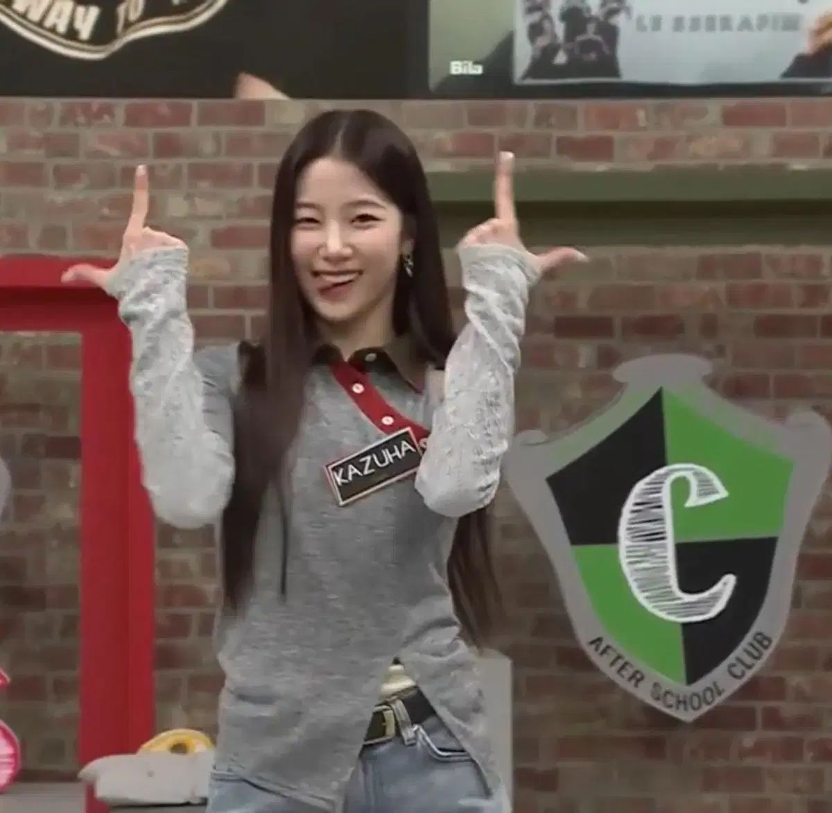 Kyo ダイアゴナル カットアウト Tシャツ-グレーッシュ カズハ着用