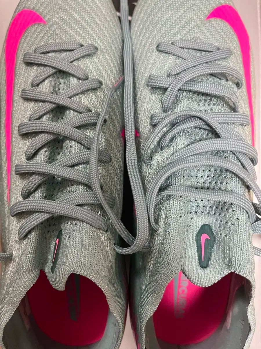 255 NIKE マーキュリアル サッカーシューズ