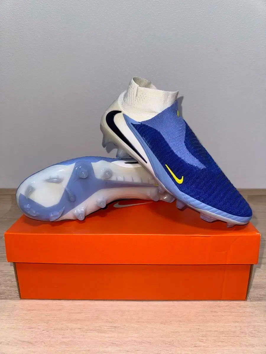 ナイキ FANTOM 6 サッカーシューズ 265