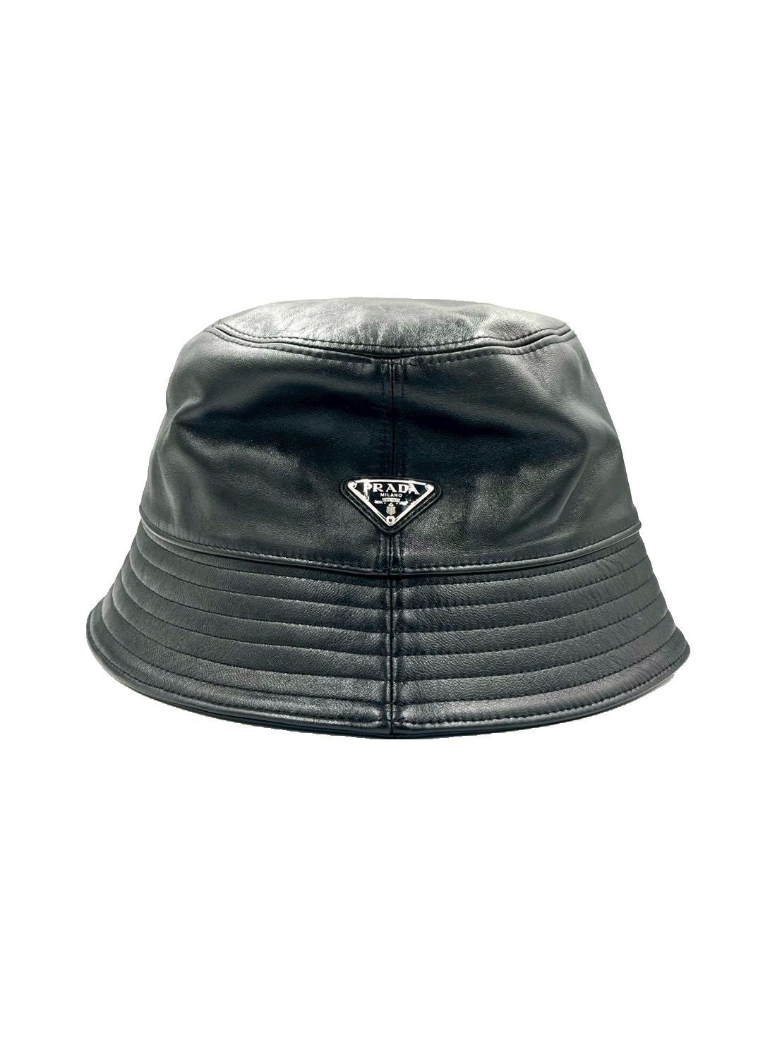 PRADA レザーロゴプレートバケットハット