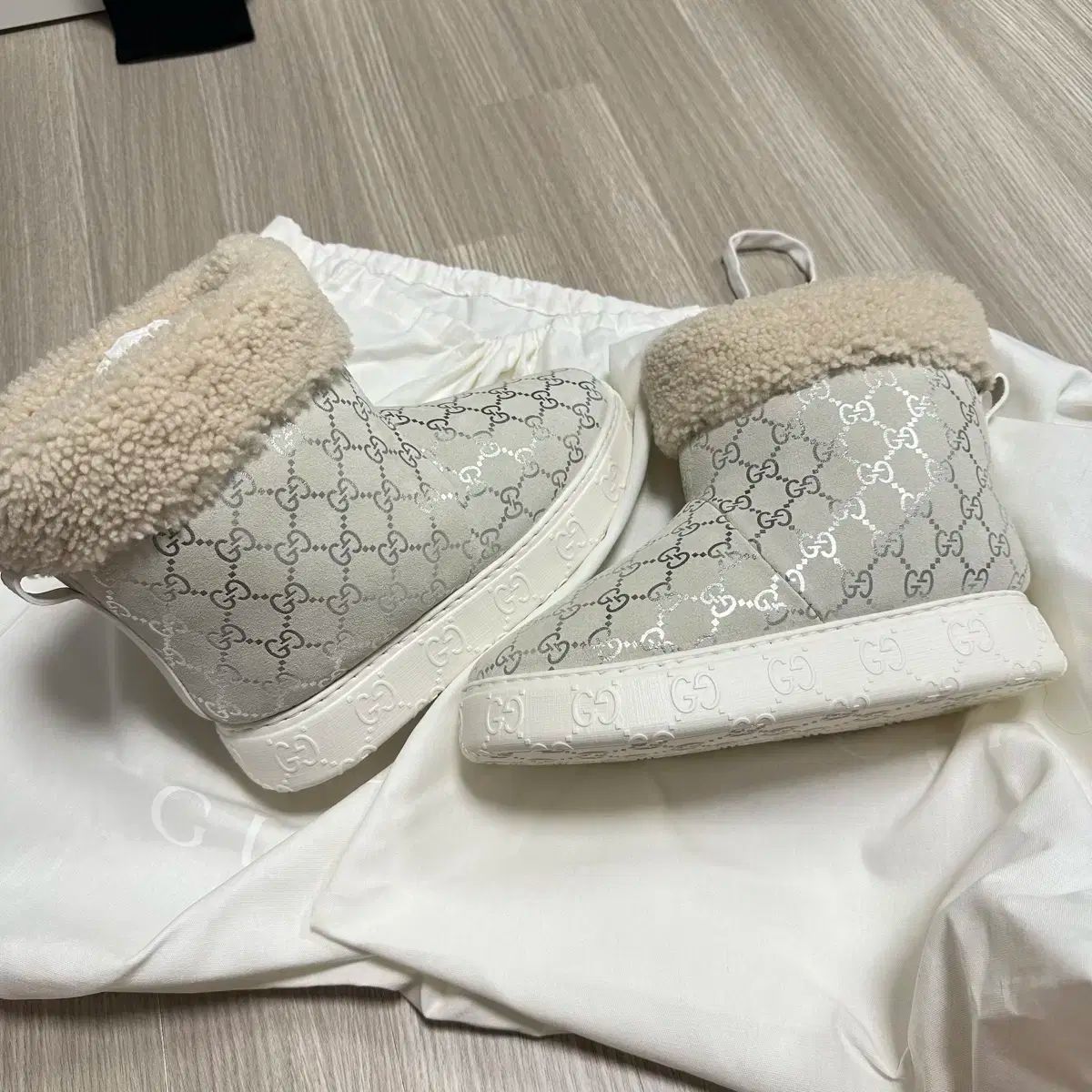 グッチ アグ ブーツ ファーブーツ