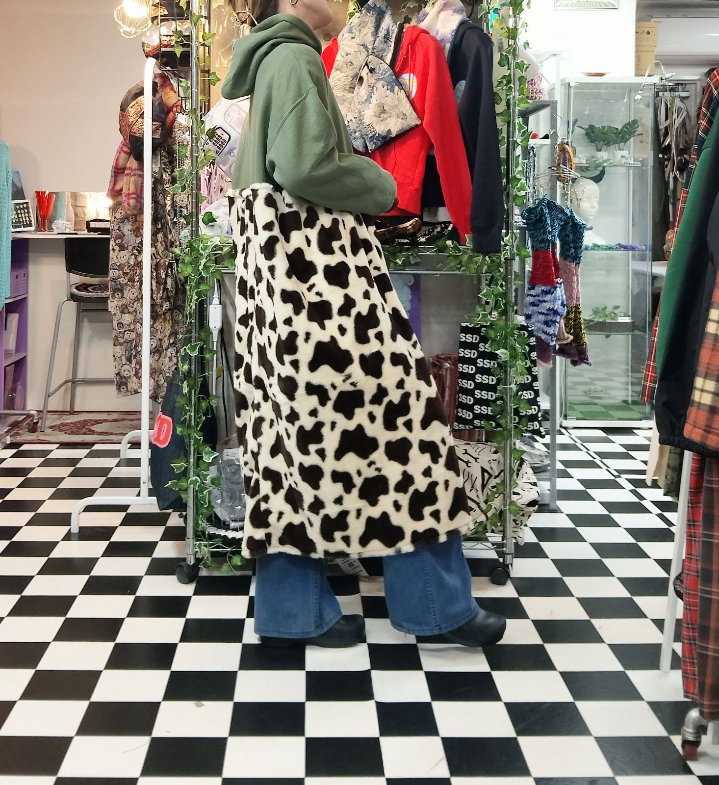 リメイク 牛柄フェイクファー切り替えパーカーワンピース