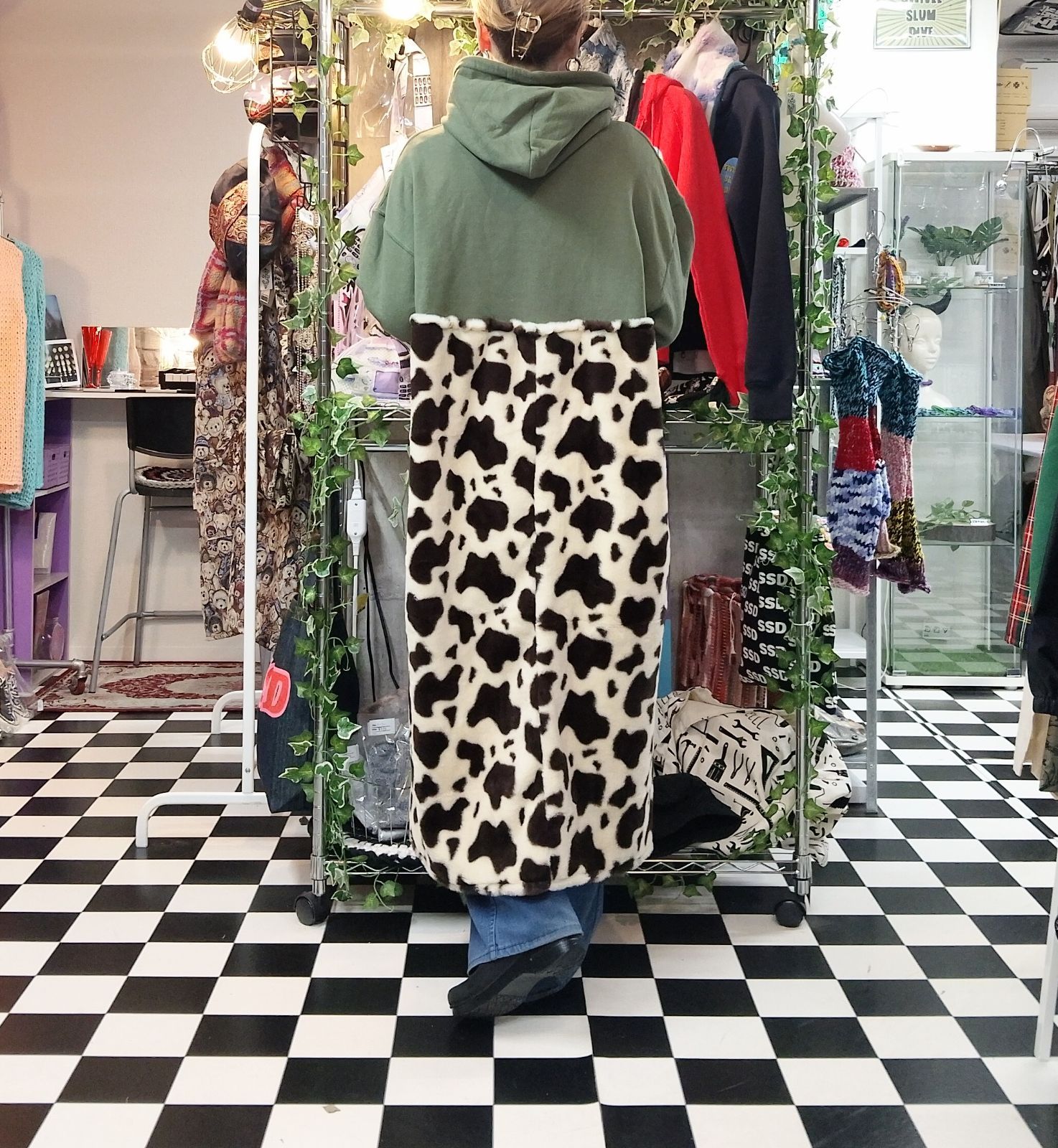 リメイク 牛柄フェイクファー切り替えパーカーワンピース