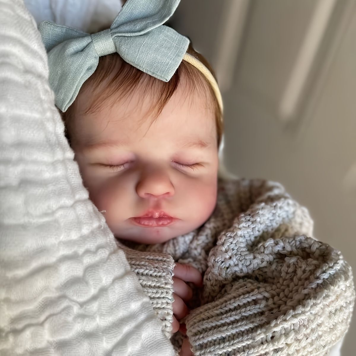 リアルな質感 19インチ 新生児ベビードール 植毛＆3 D塗装 手描き血管 眠り顔 リボーンドール ベージュ 0-3ヶ月 服対応 子供 ギフト