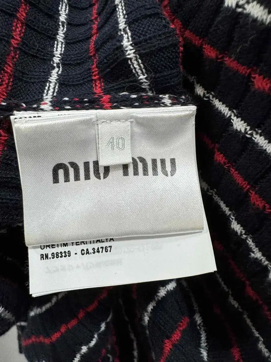 多彩な品揃え。 ミュウミュウ ストライプ カーディガン サイズ40