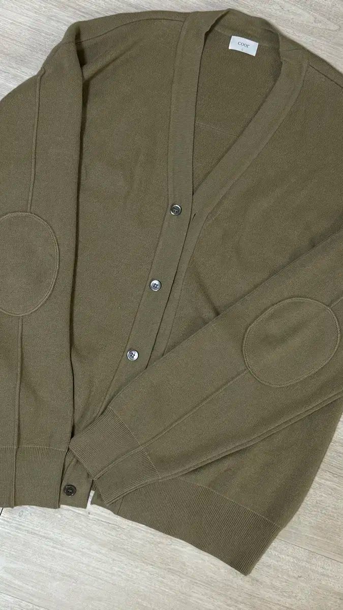 coor クアー オリーブ色 ニットカーディガン L