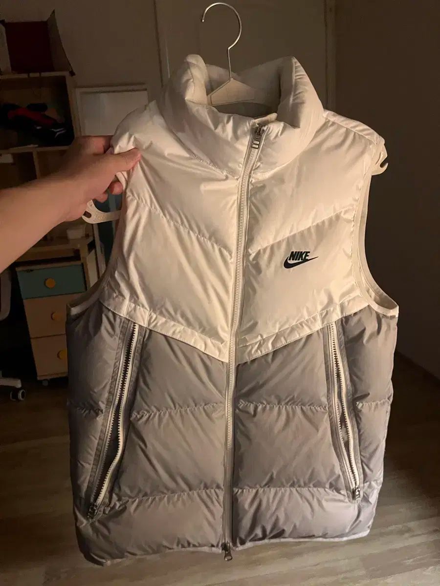 ナイキ ストームフィット ダウンベスト