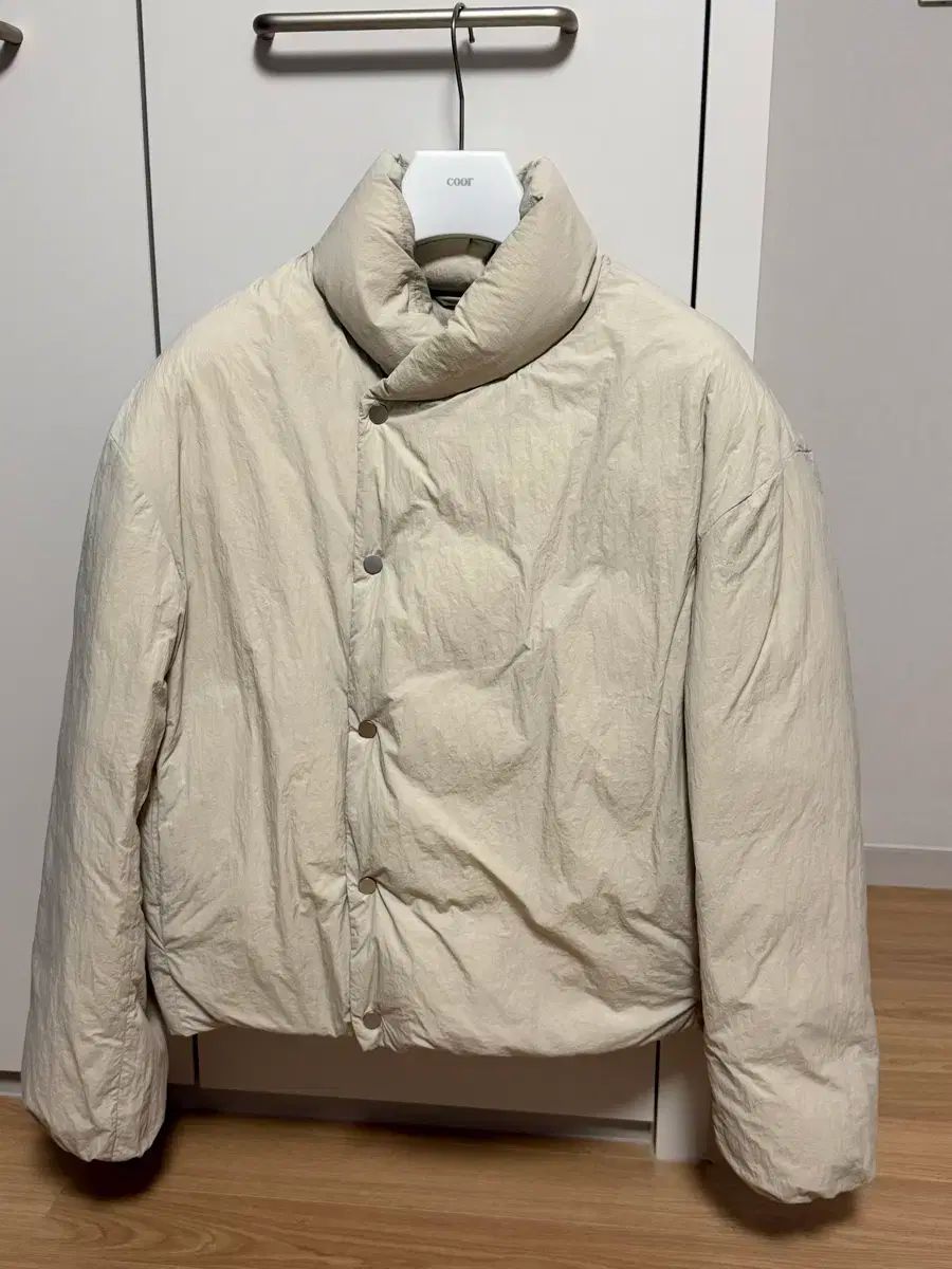 ザラ スタジオ ニコルソン ダウン m