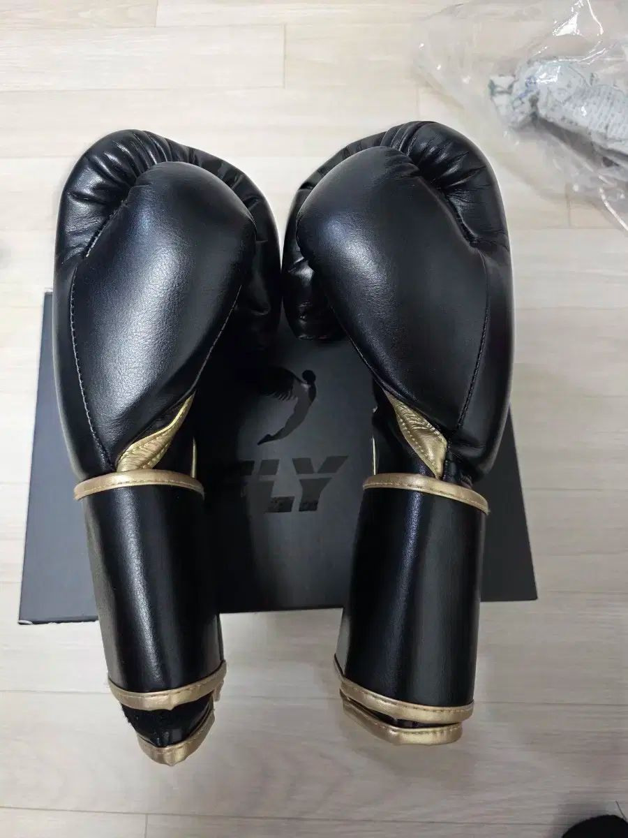 フライ XLINE 14オンス ブラックゴールドグローブ