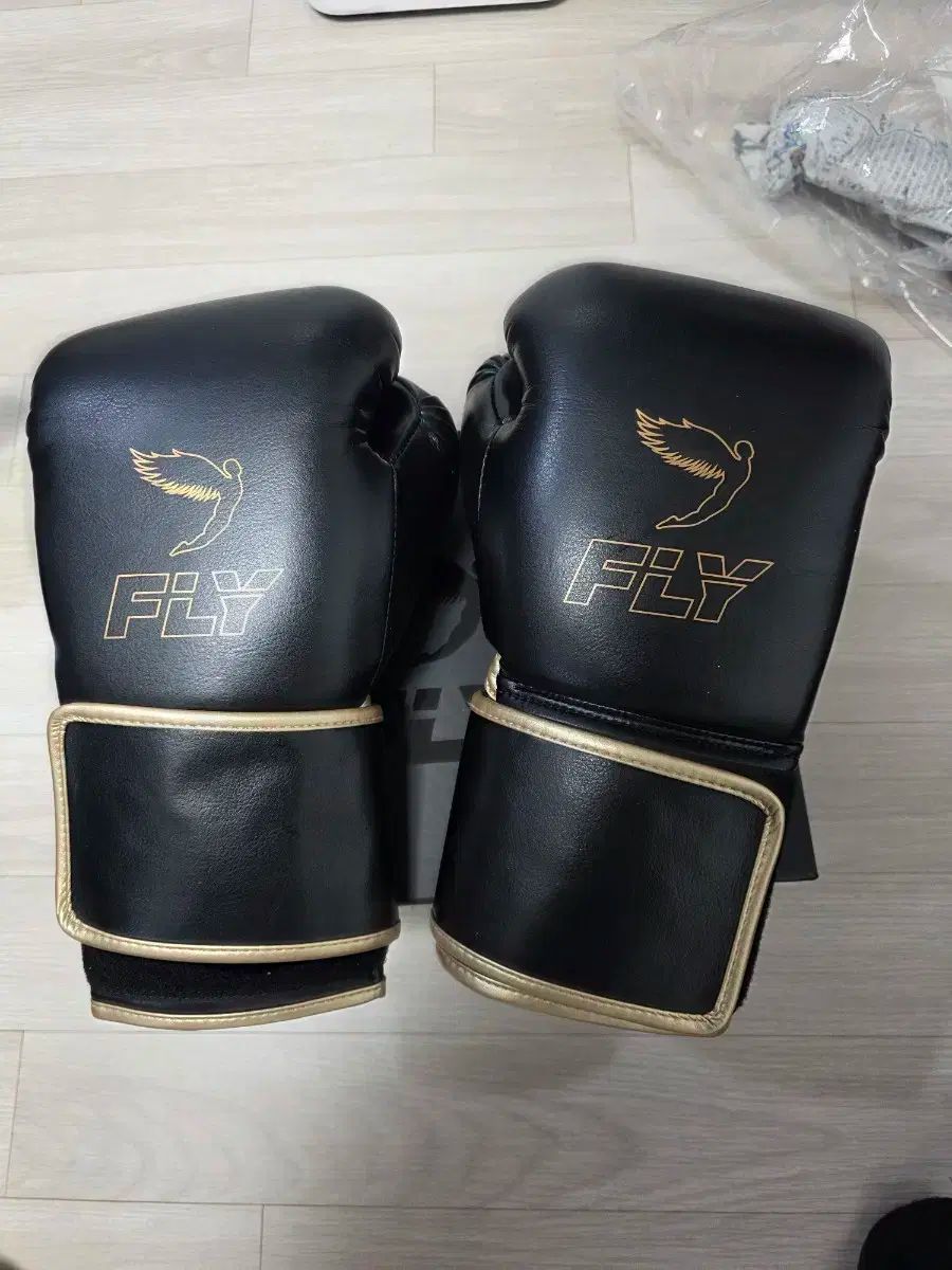 フライ SUPERLOOP XLINE 14オンス ブラックゴールドグローブ