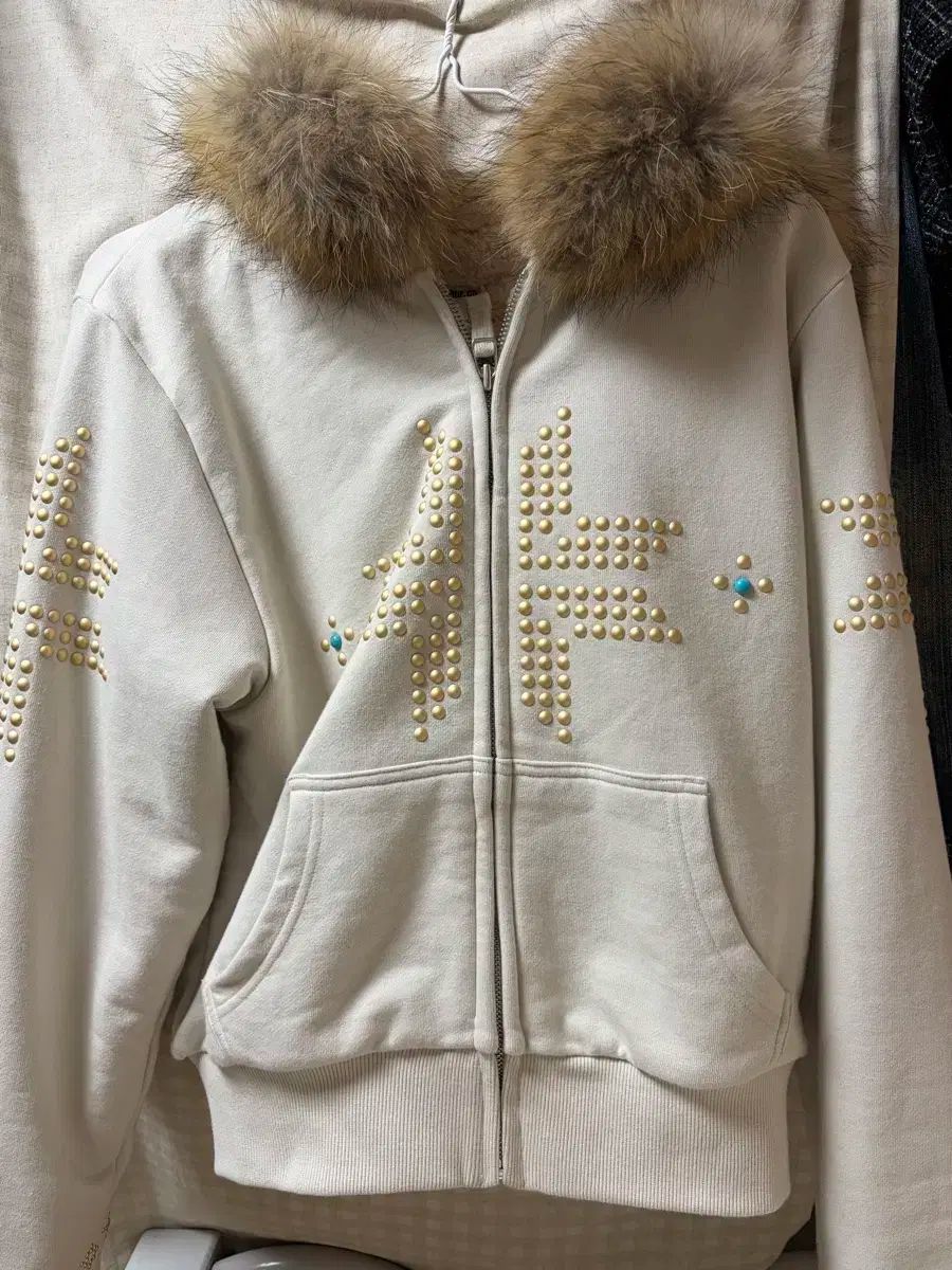  M SCULPTOR トリミング ファー フーディジップアップ ダーティホワイト ファージャケット パーカー トップス