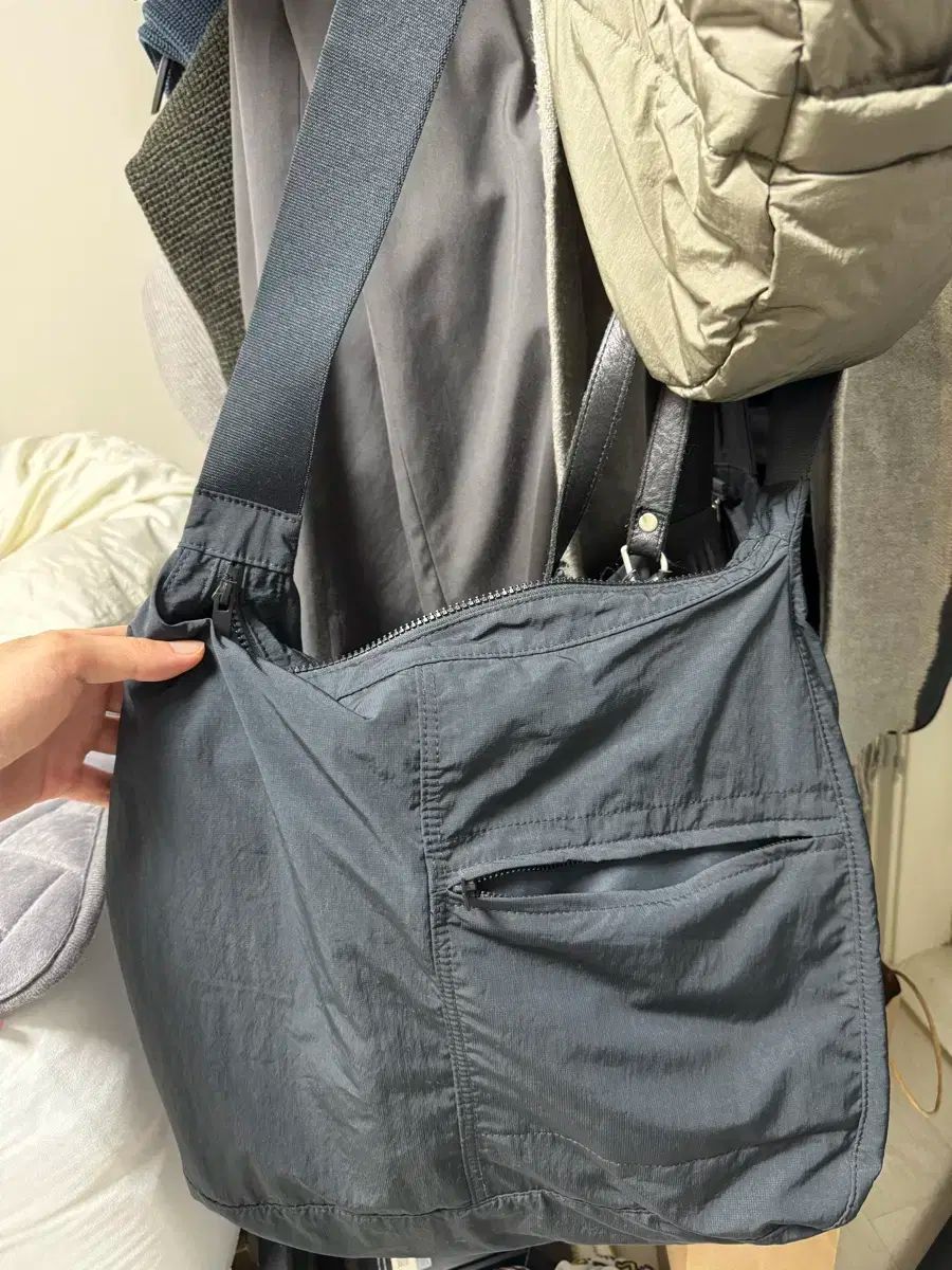 COS マルチポケットクロスバッグ