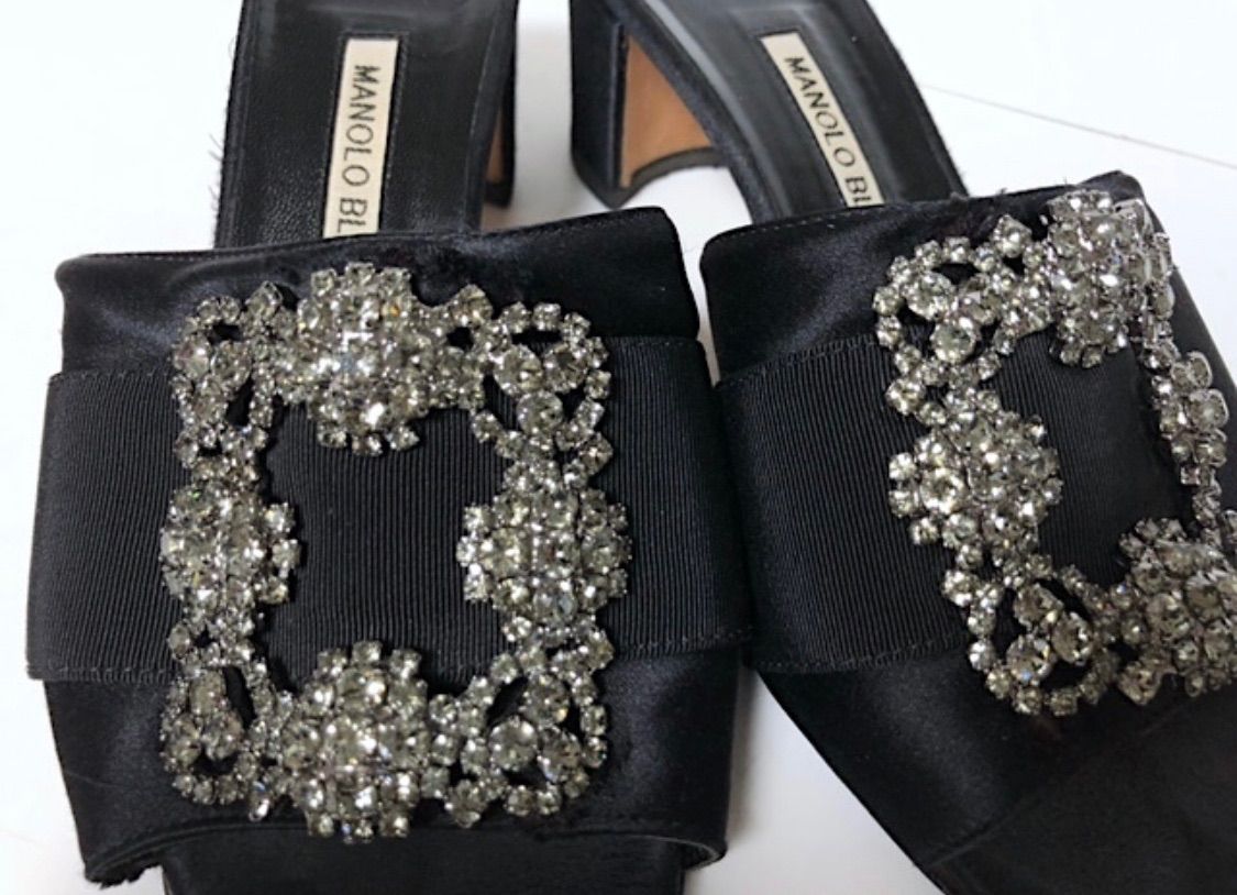 使い勝手抜群 イタリア製 MANOLO BLAHNIK マノロブラニク ハンギシ ミュールサンダル 36 ビジュー サテン ブラック 23㎝位 2 A 48