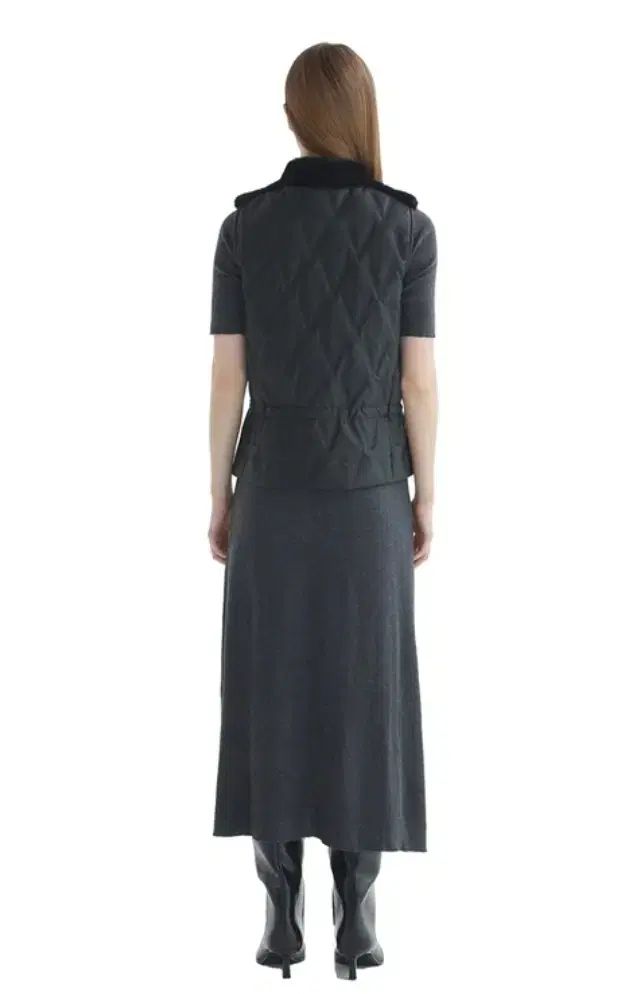 ブラックファーダウンベストシャーリングダックダウン