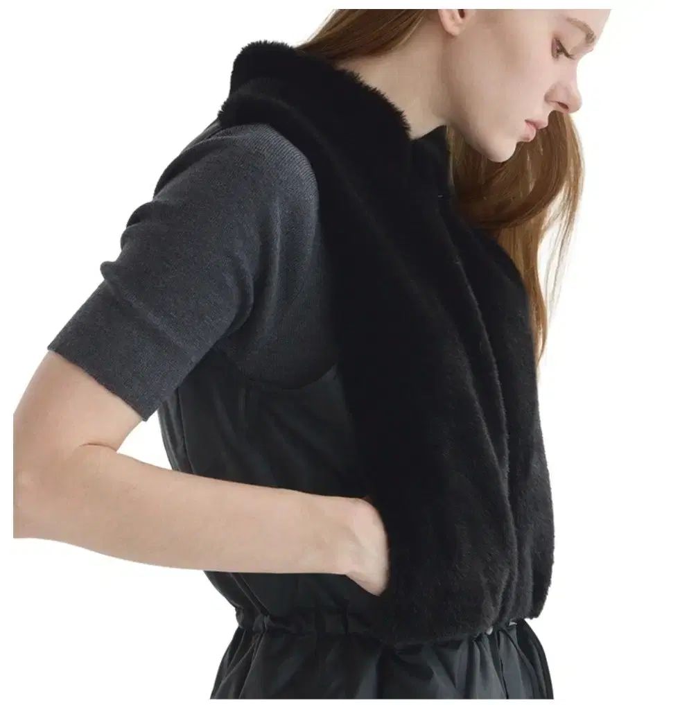 ブラックファーダウンベストシャーリングダックダウン