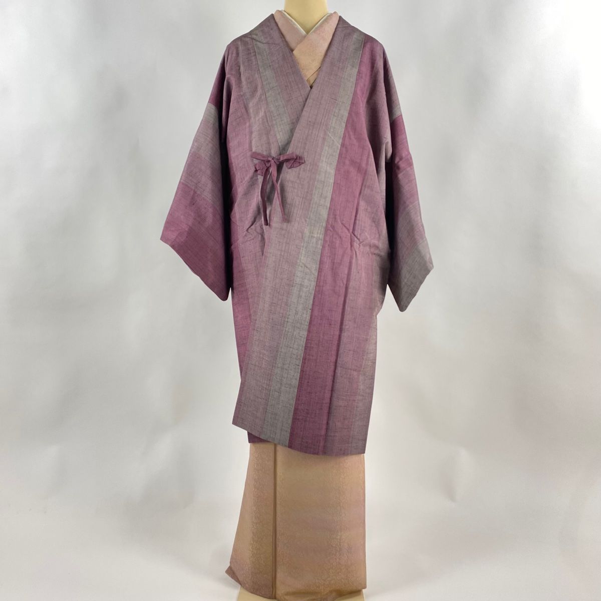 道中着 身丈105 5 cm 裄丈65 M 紬地 和装コート 鈴乃屋 縞 赤紫 正絹 秀品