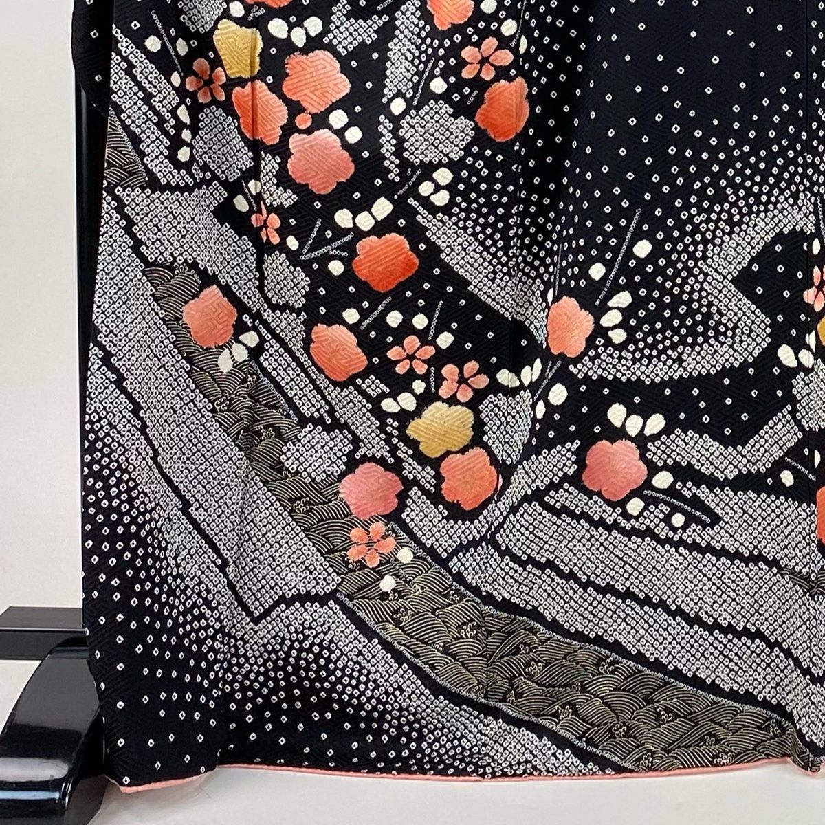 振袖 身丈167 cm 裄丈68 L 袷 やまと 枝梅 波 絞り 金彩 黒 正絹 秀品