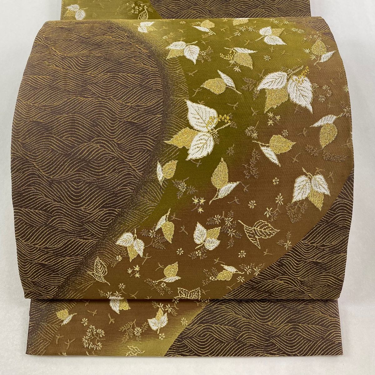 美品】 袋帯 逸品 誉田屋源兵衛 落款 葉柄 波 金糸 箔 茶緑色 お太鼓柄