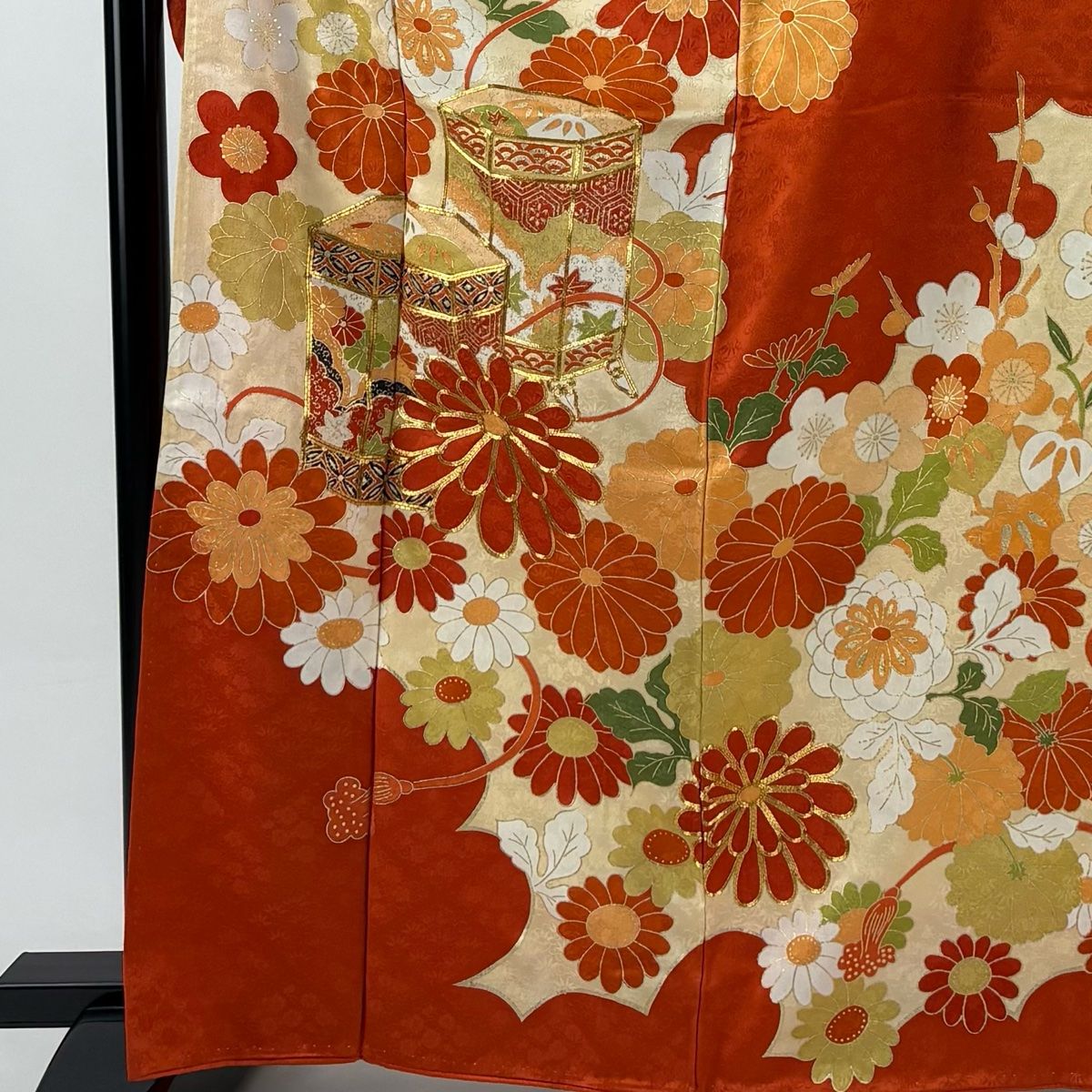 振袖 身丈164 cm 裄丈64.5 M 袷 貝桶 草花 金彩 金糸 朱色 正絹 秀品