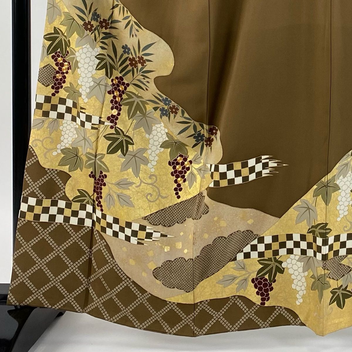 色留袖 身丈163 cm 裄丈65 M 袷 コシノヒロコ 落款 葡萄 草花 金糸 金彩 茶色 正絹