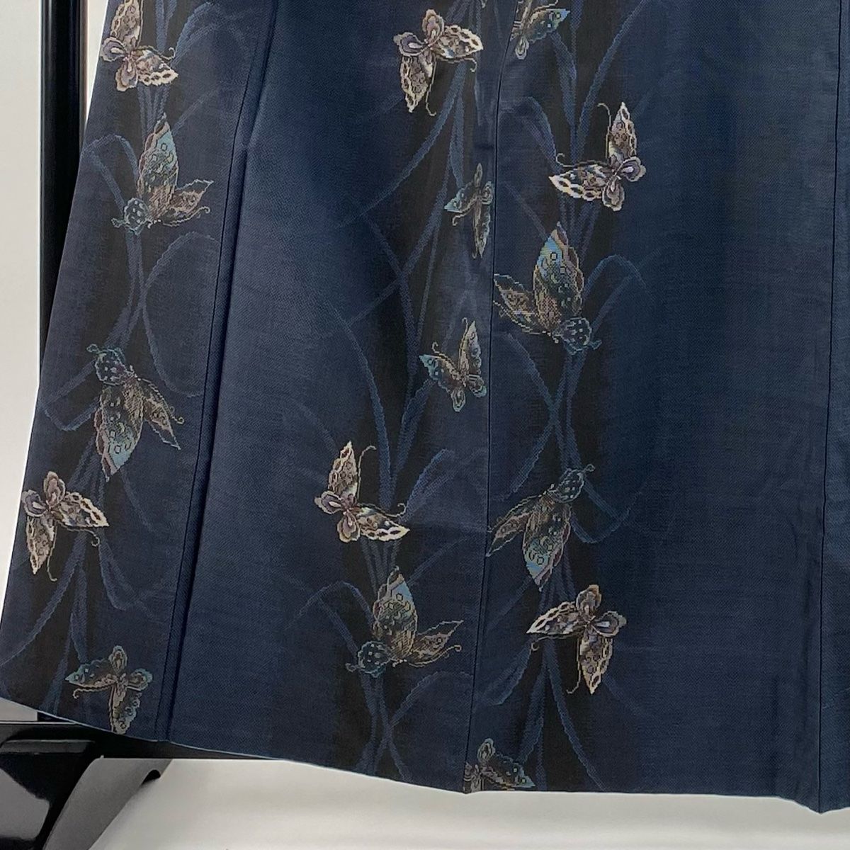 紬 身丈162 5 cm 裄丈65 M 袷 蝶 葉 紺色 正絹